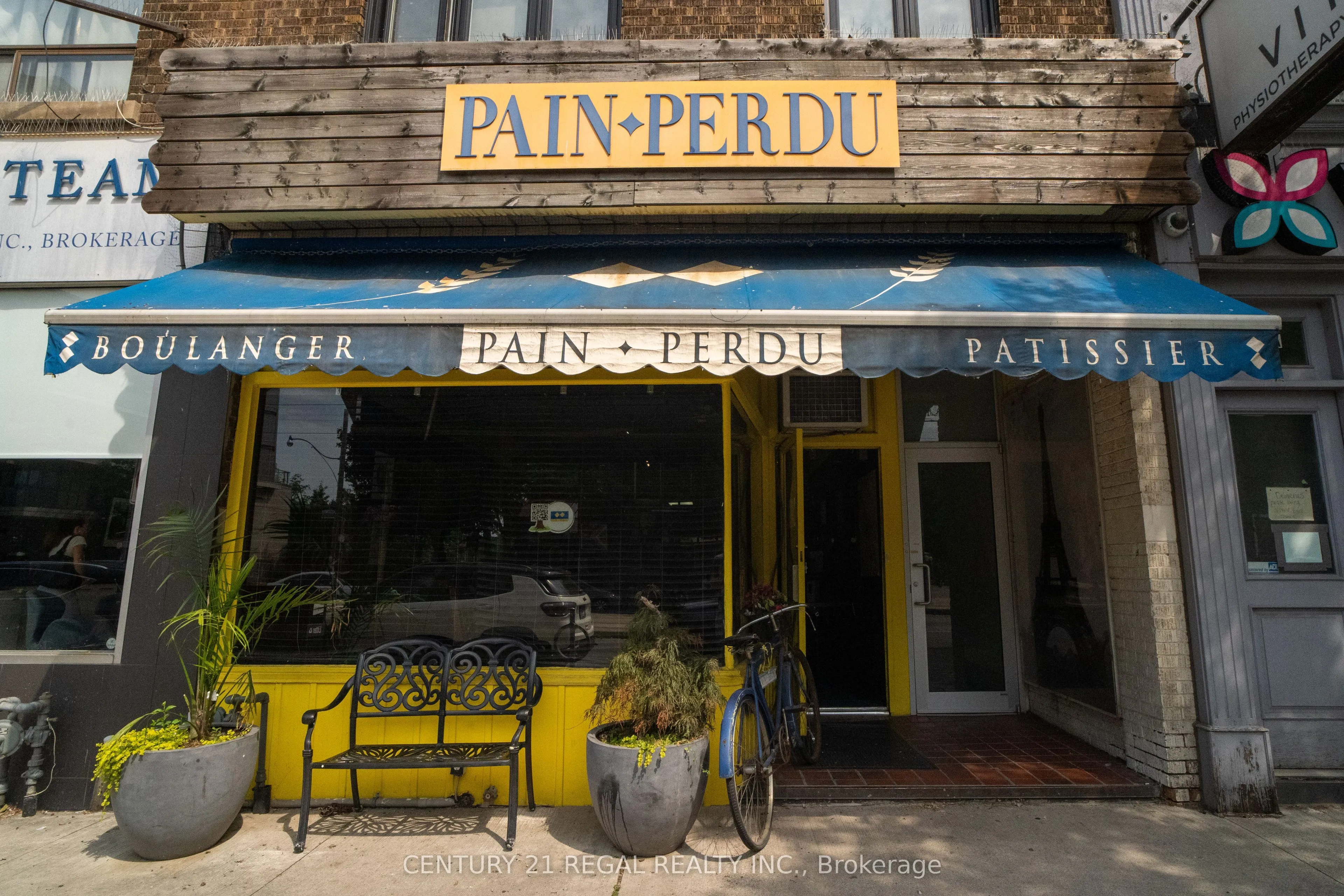 736 St. Clair Avenue W