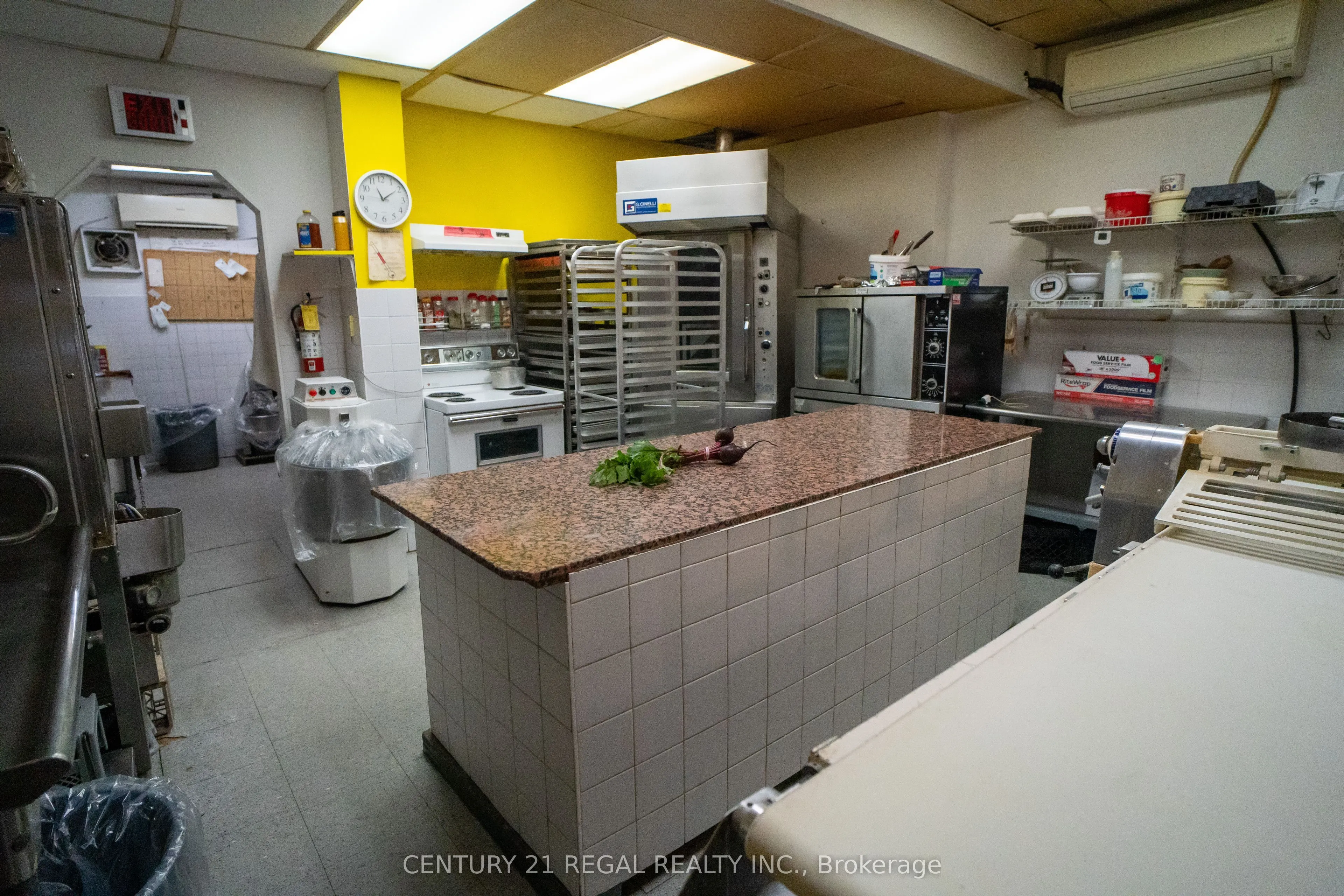 736 St. Clair Avenue W
