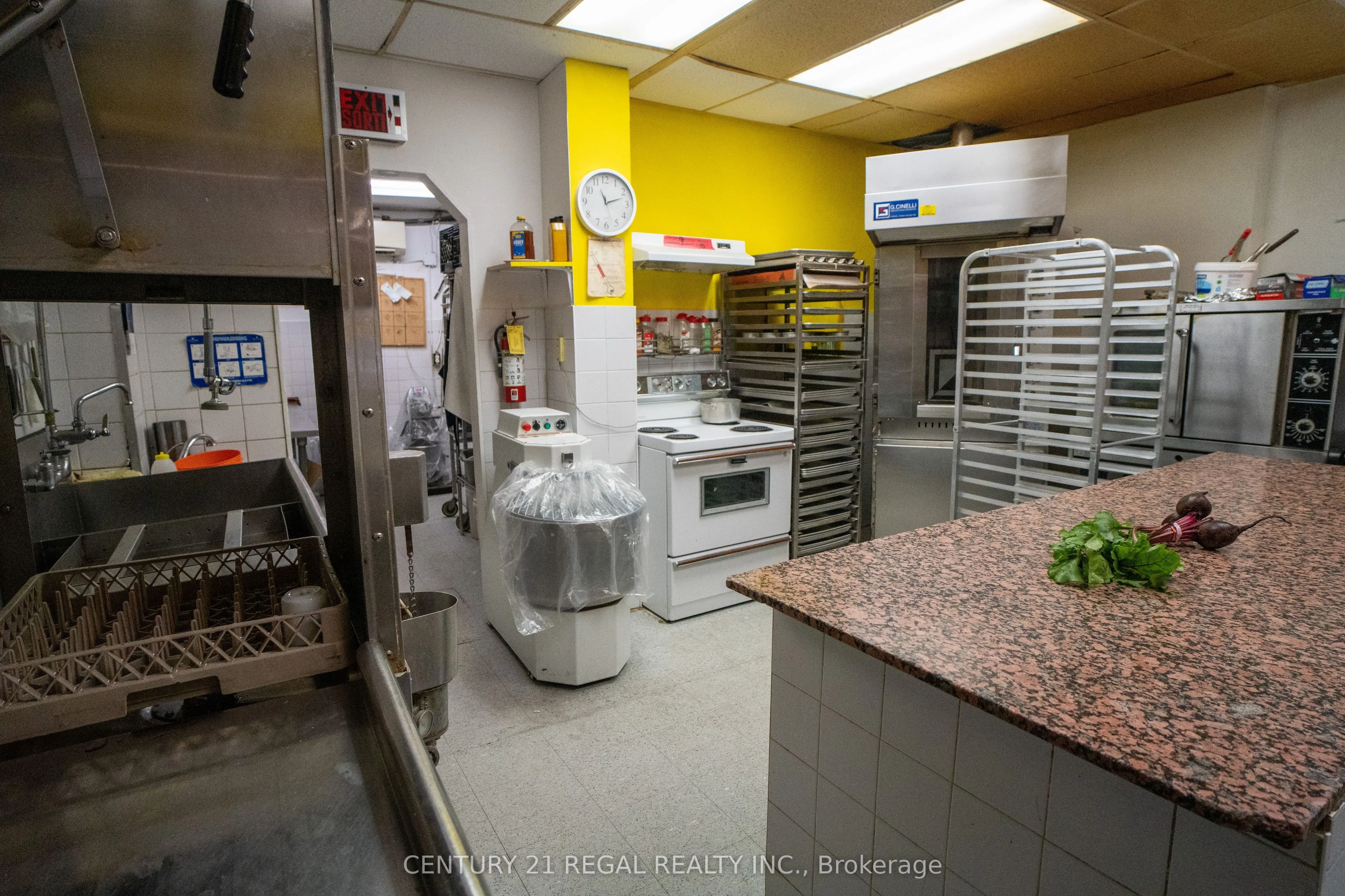 736 St. Clair Avenue W