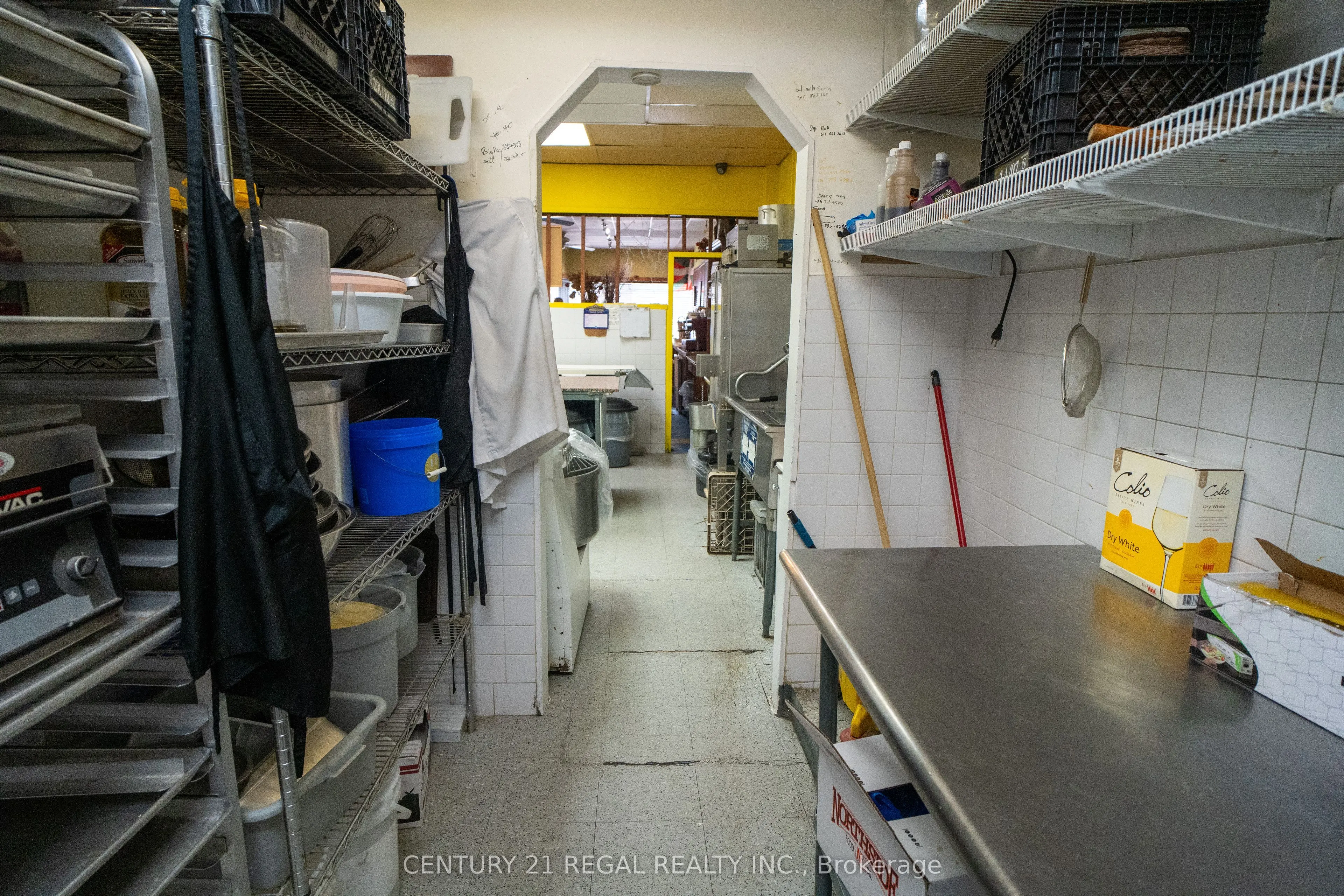 736 St. Clair Avenue W