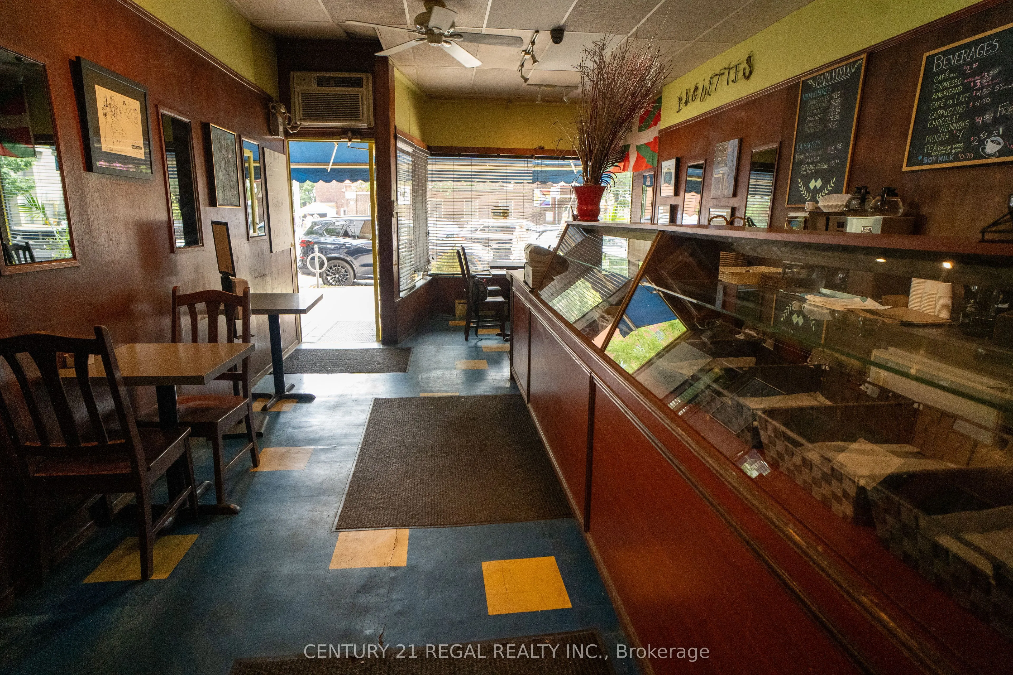 736 St. Clair Avenue W