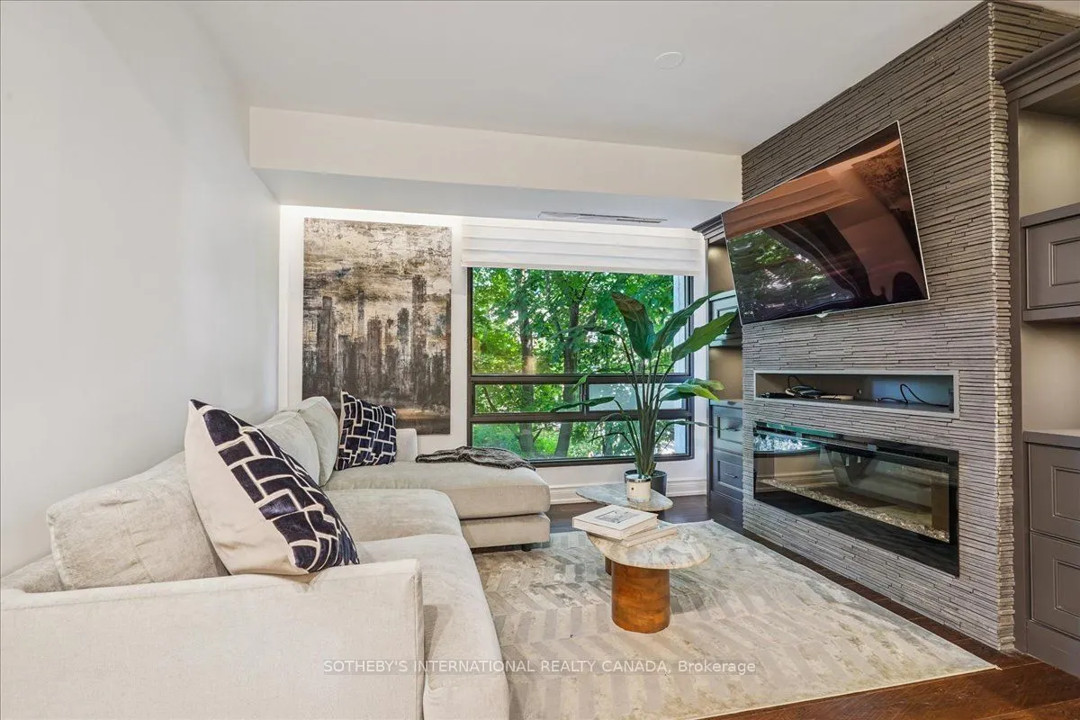 449 Walmer Road, #302