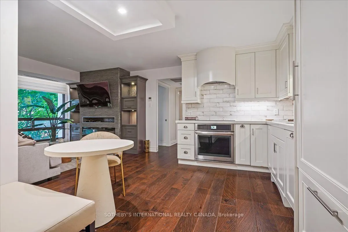 449 Walmer Road, #302