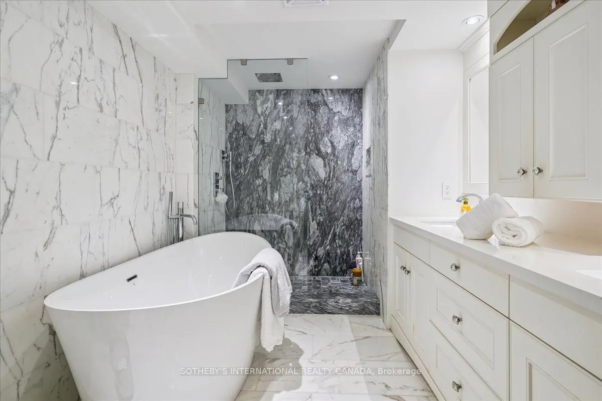 449 Walmer Road, #302