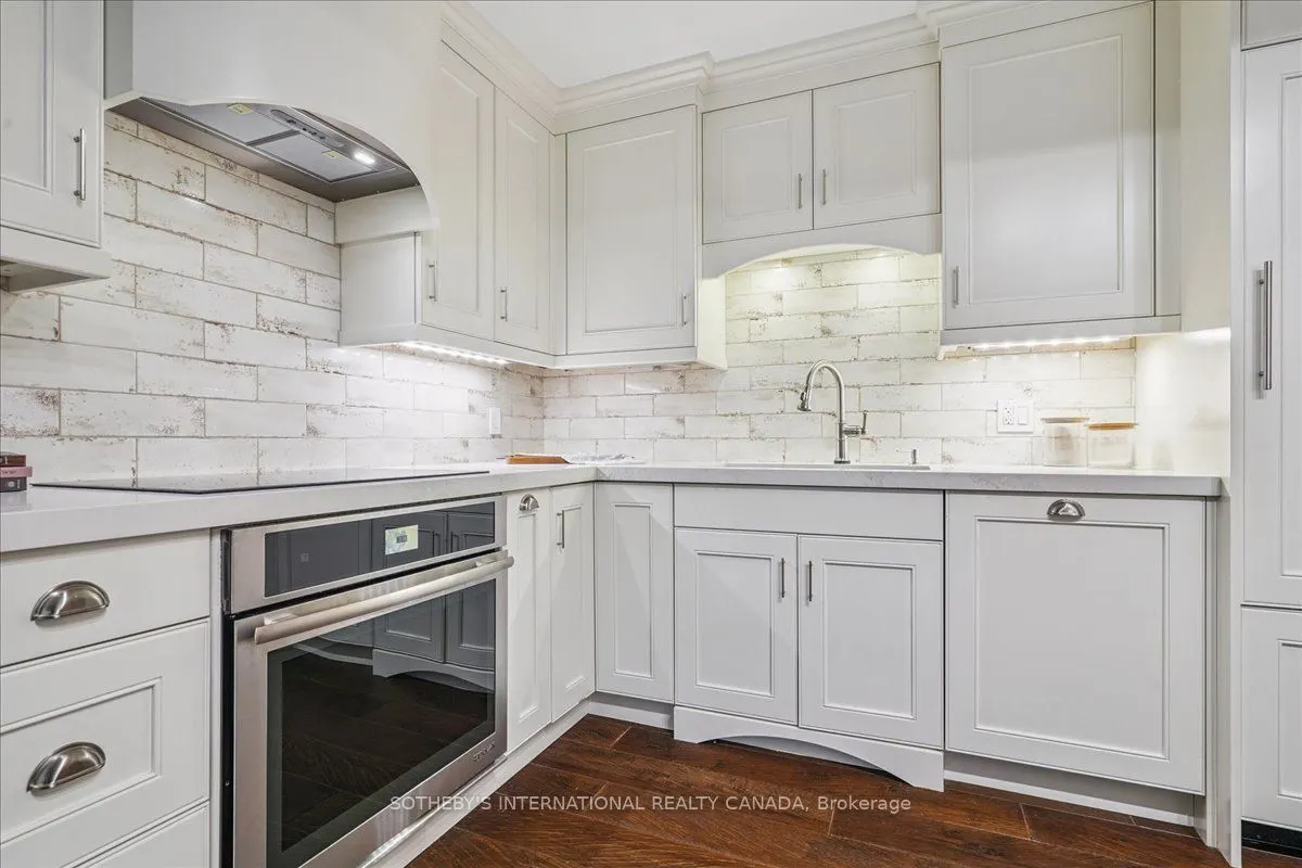 449 Walmer Road, #302