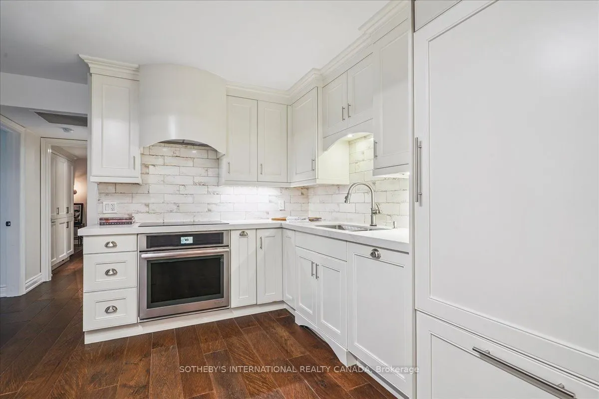 449 Walmer Road, #302