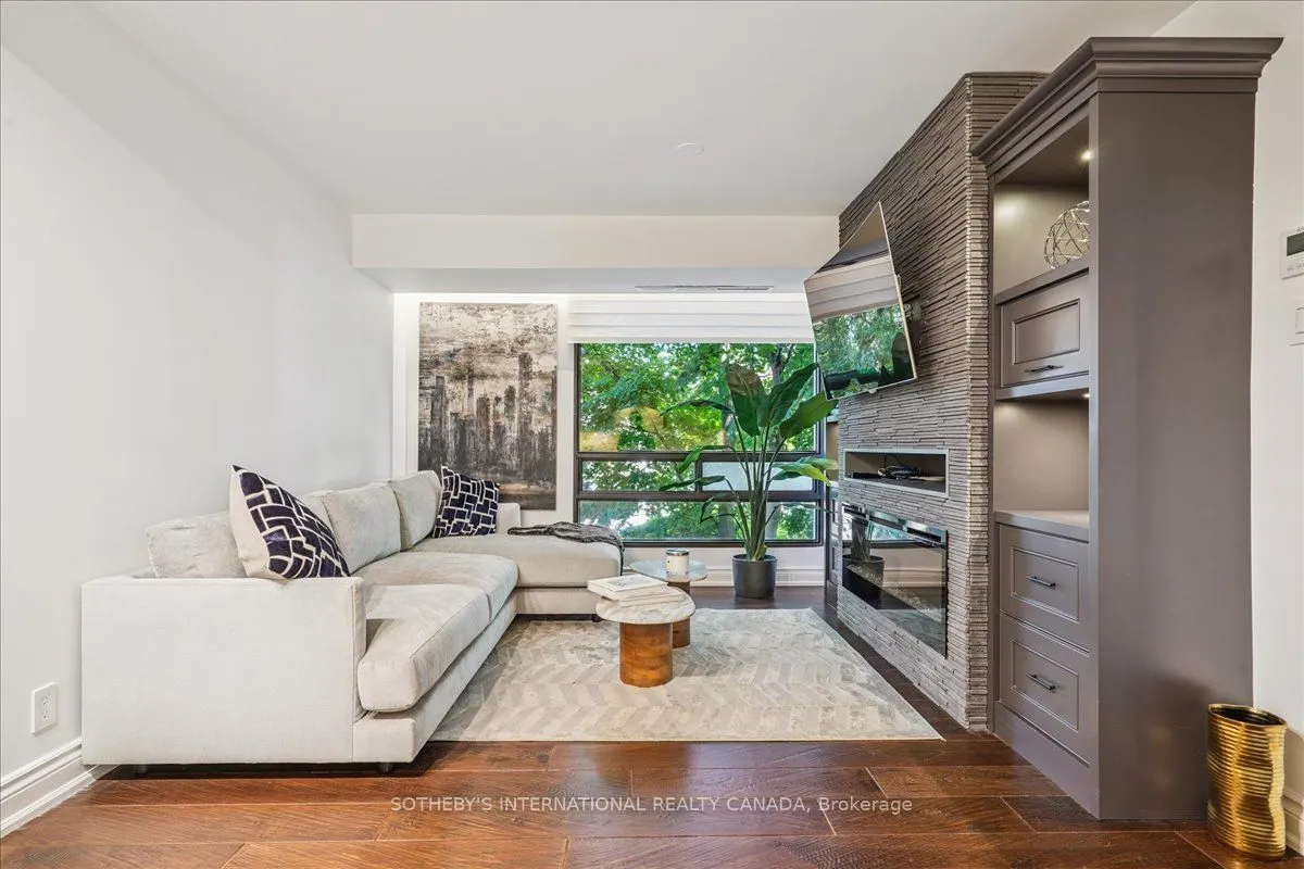 449 Walmer Road, #302