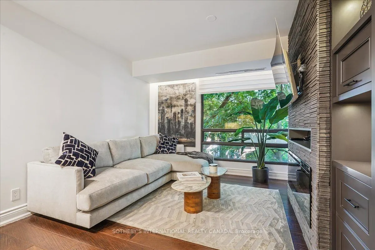 449 Walmer Road, #302