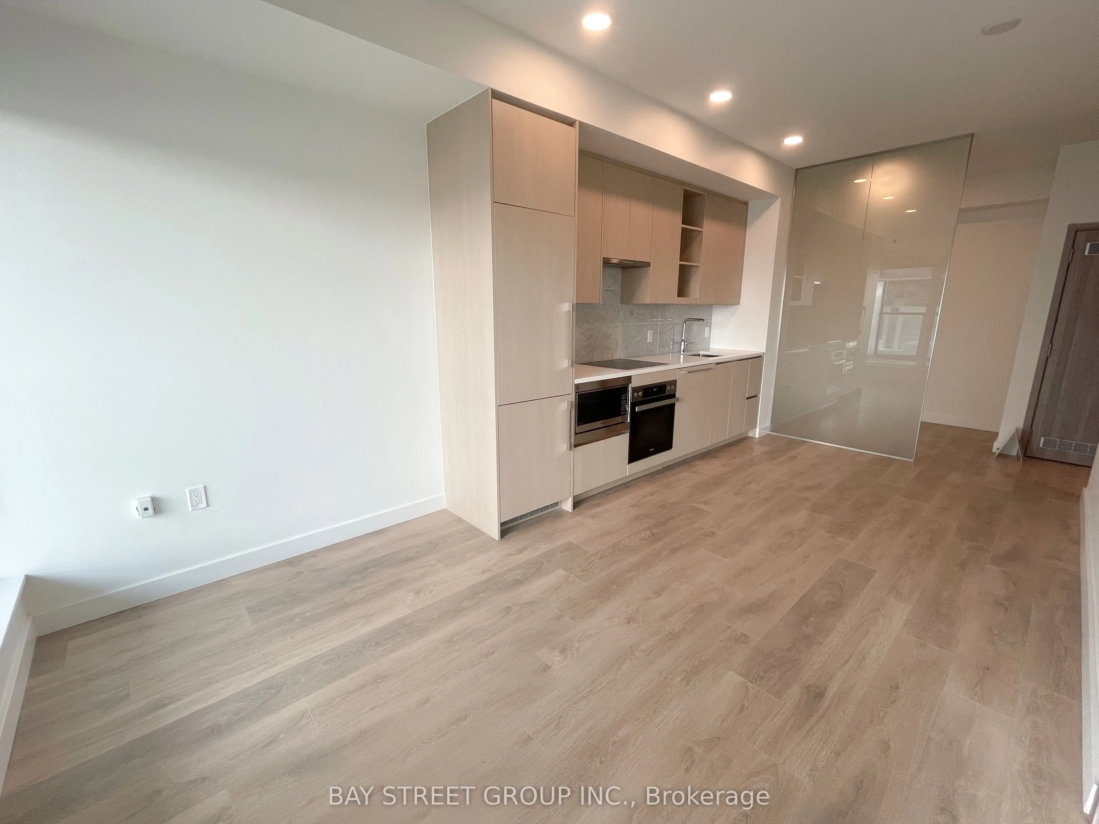 85 Mcmahon Drive, #707
