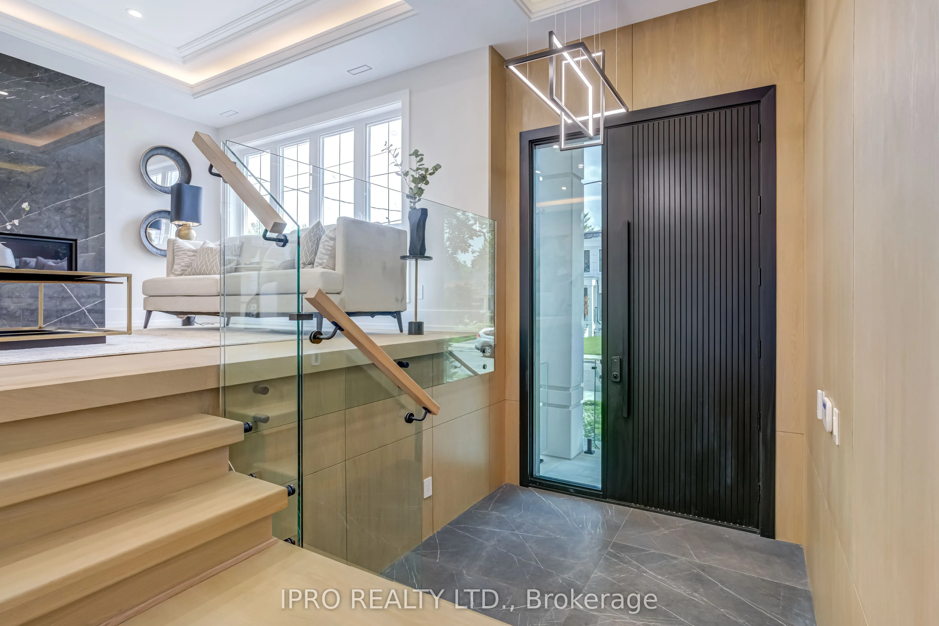 594 Broadway Avenue