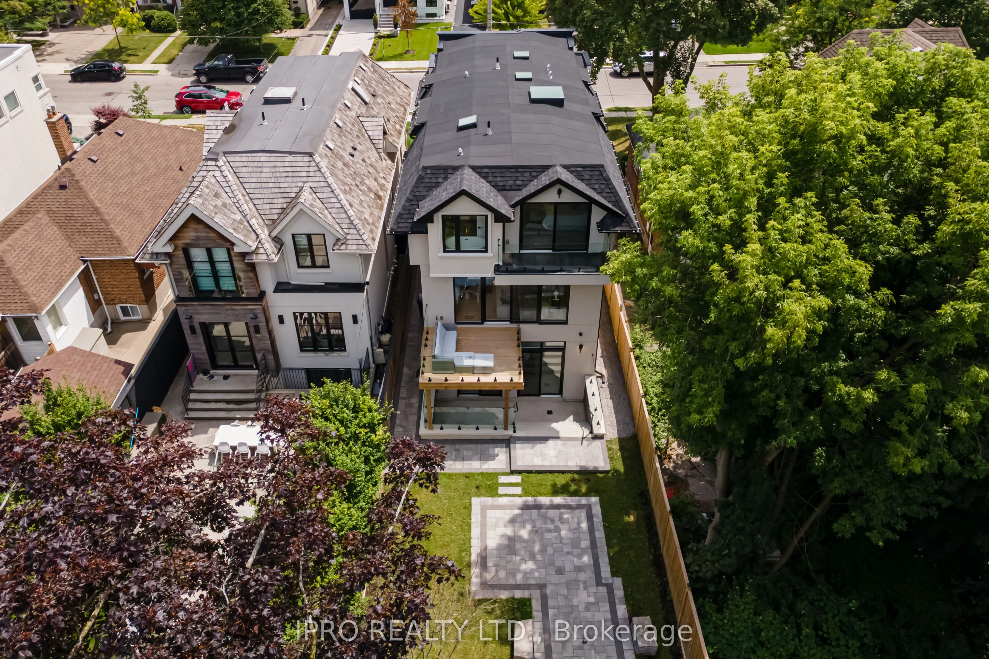 594 Broadway Avenue