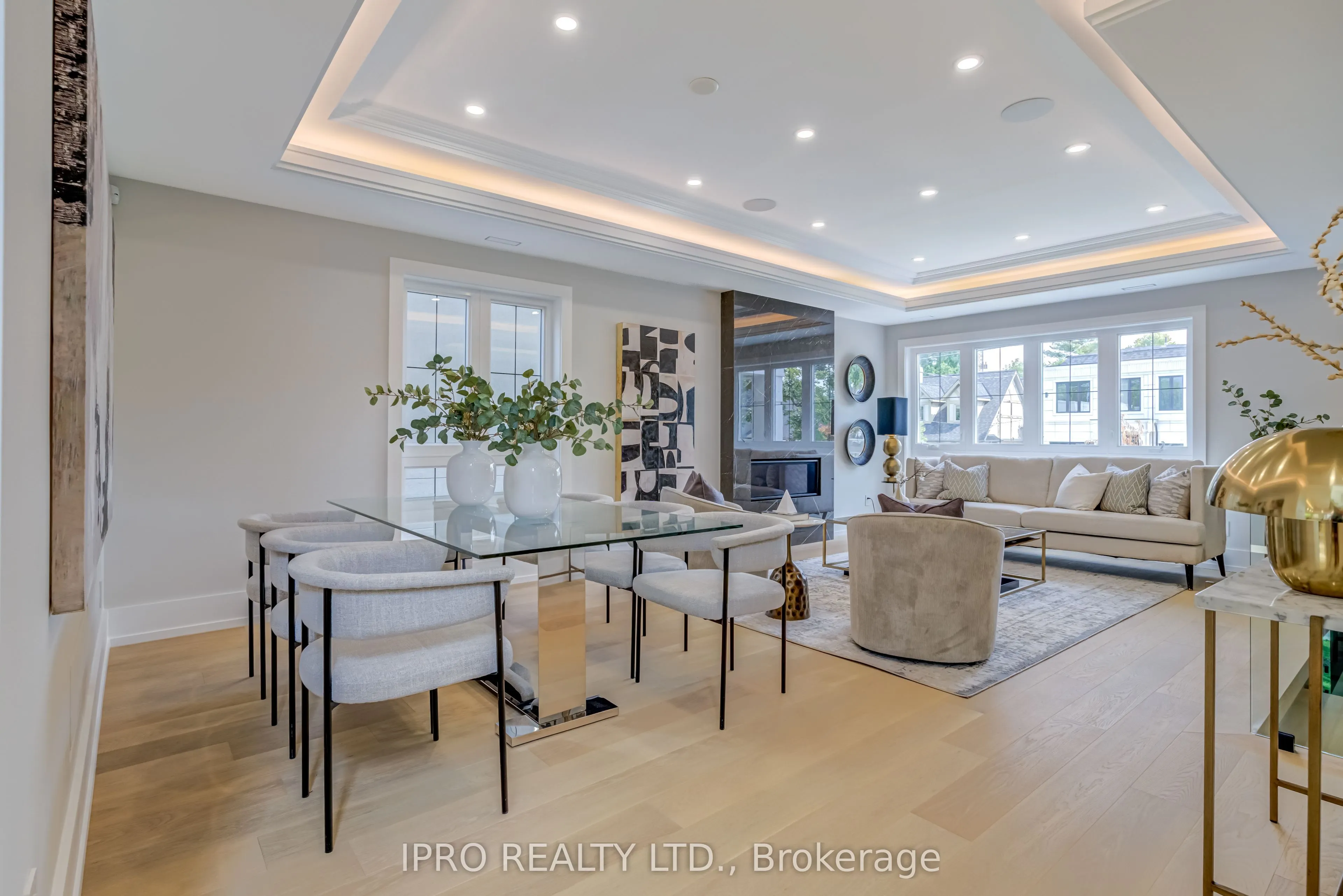 594 Broadway Avenue