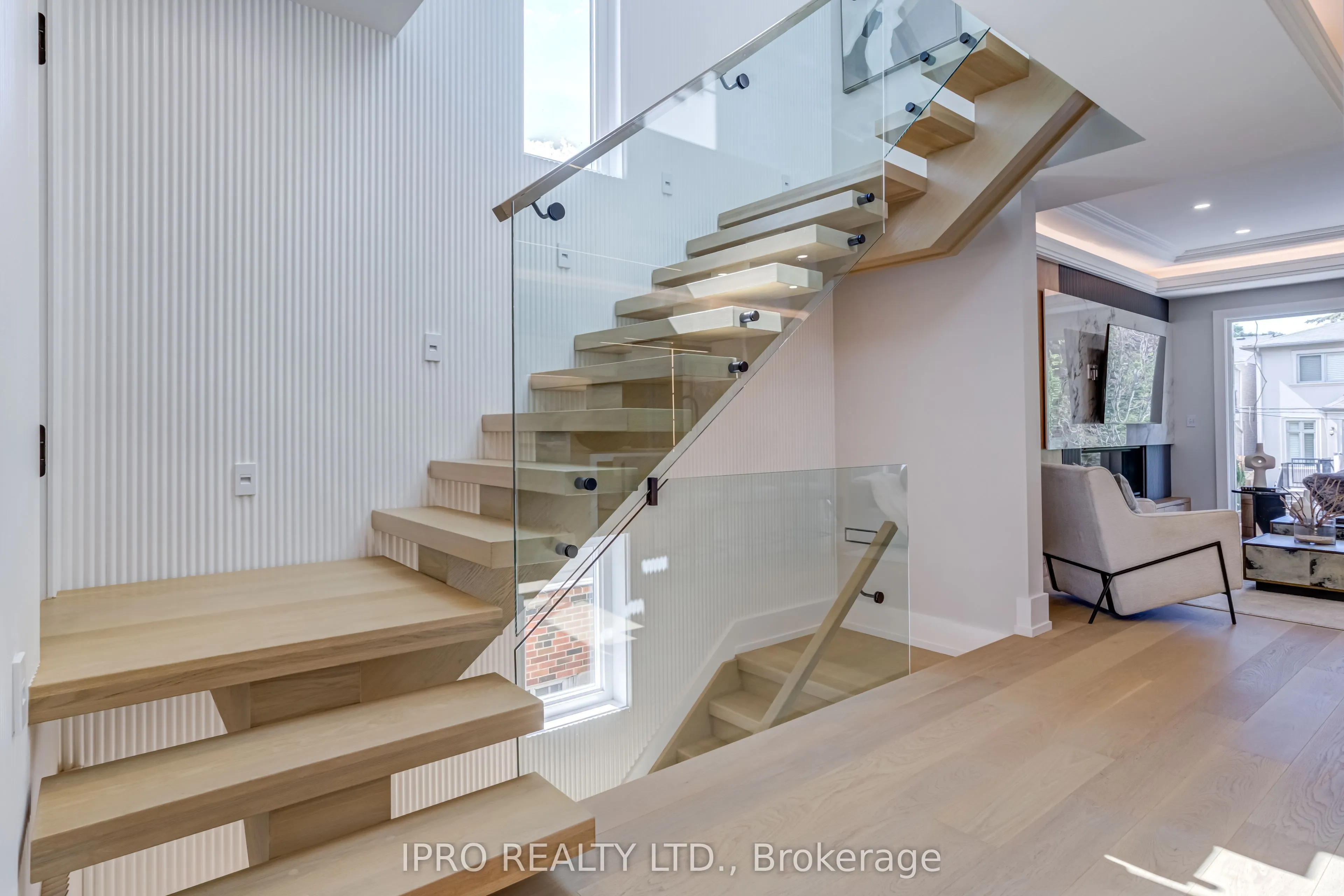 594 Broadway Avenue