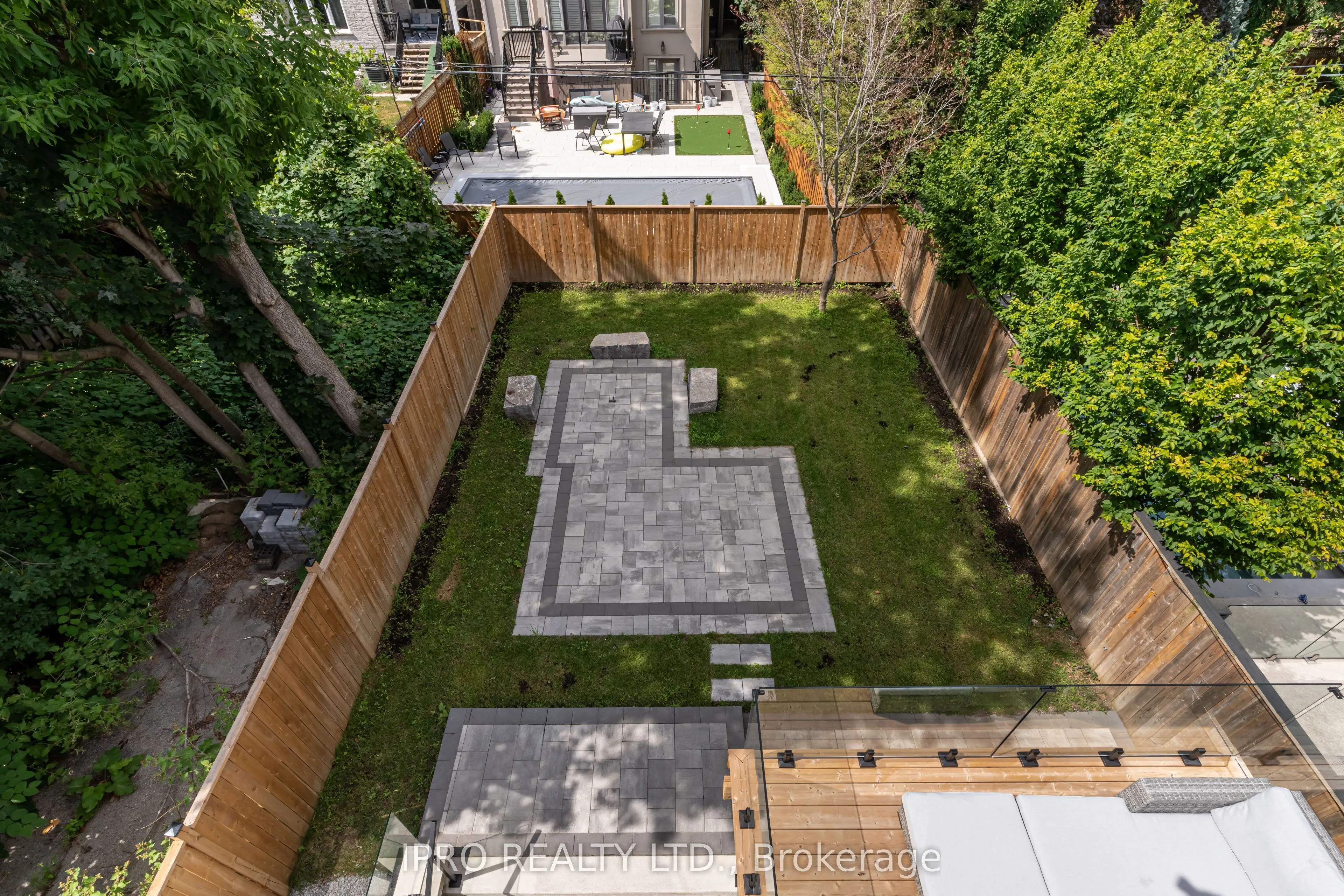 594 Broadway Avenue