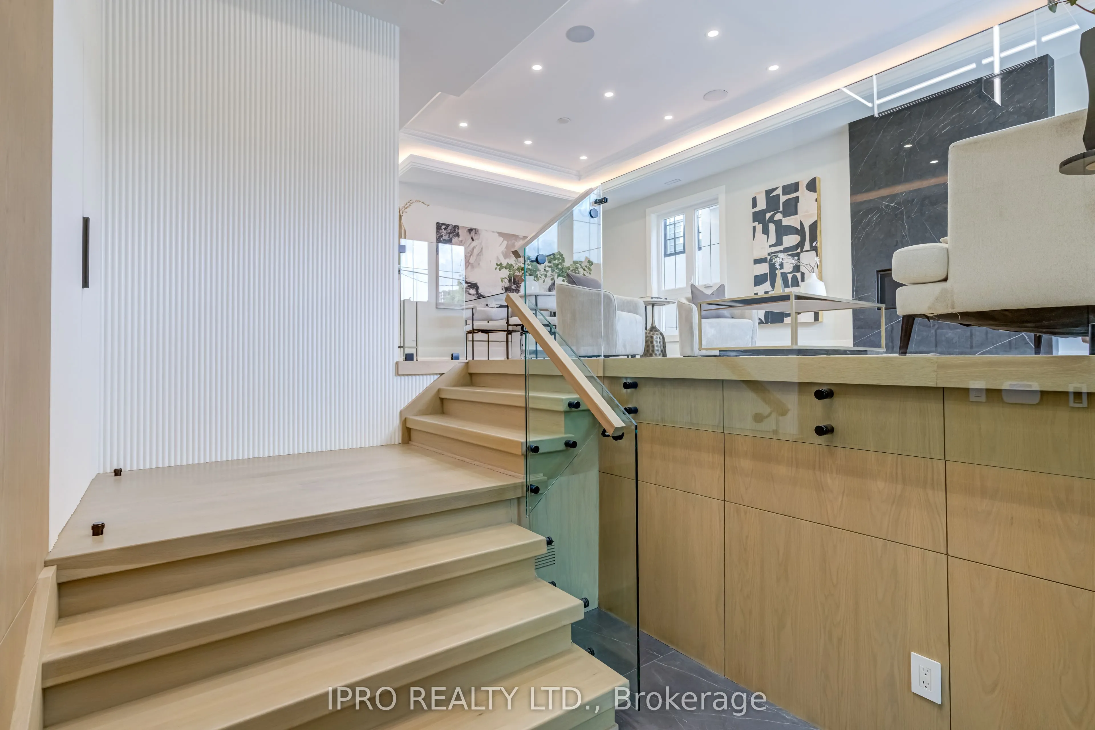 594 Broadway Avenue
