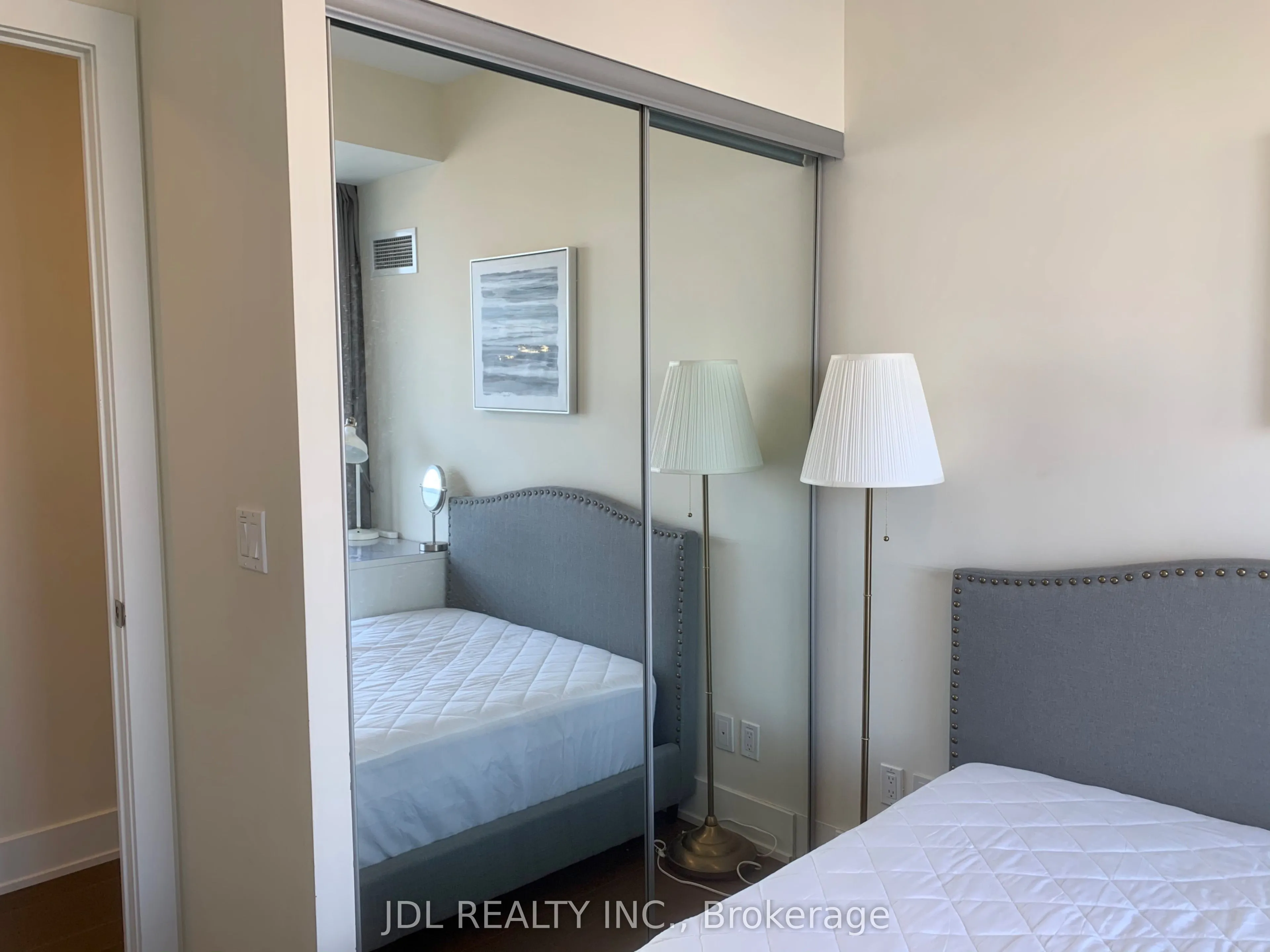 200 Bloor Street W, #2204