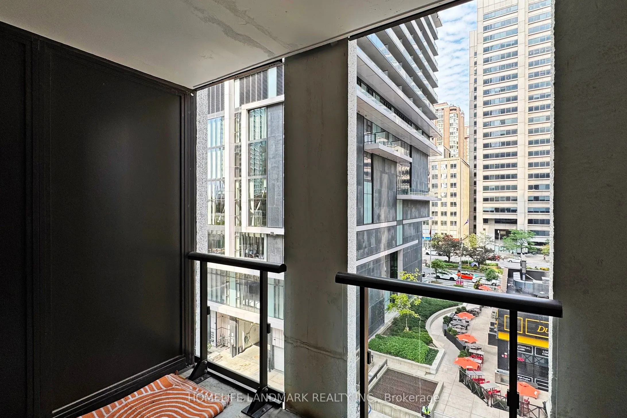 238 Simcoe Street, #403
