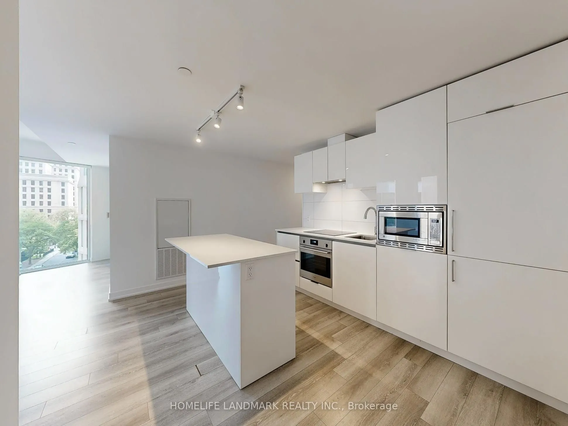 238 Simcoe Street, #403