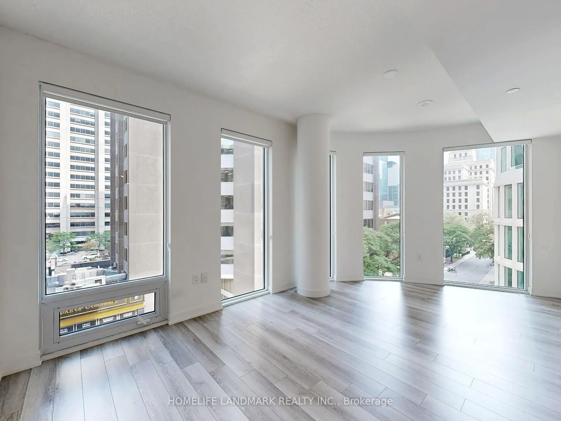 238 Simcoe Street, #403