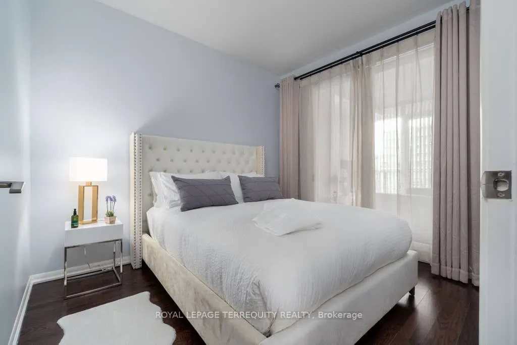 215 FORT YORK Boulevard, #315