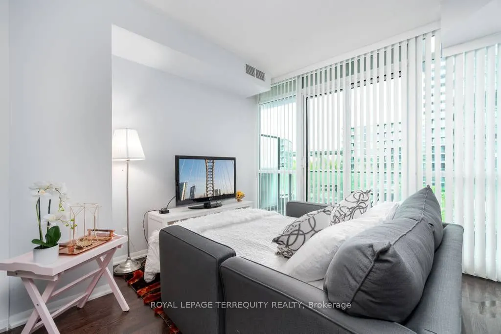 215 FORT YORK Boulevard, #315