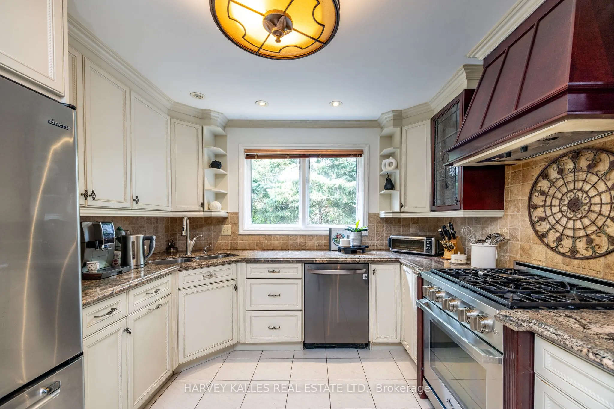 315 Yonge Boulevard