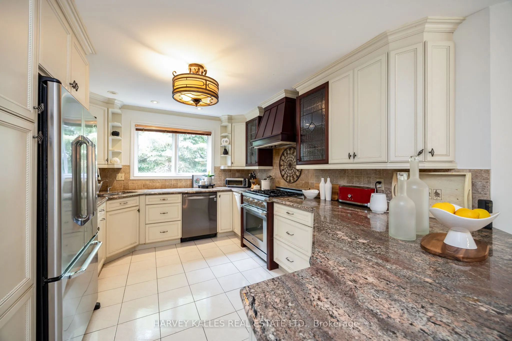 315 Yonge Boulevard