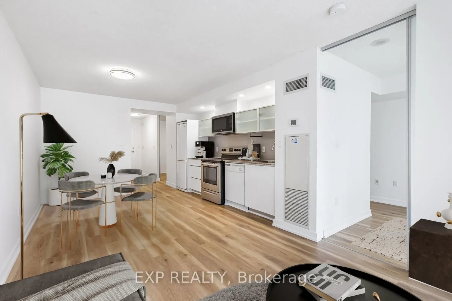 4K Spadina Avenue, #722