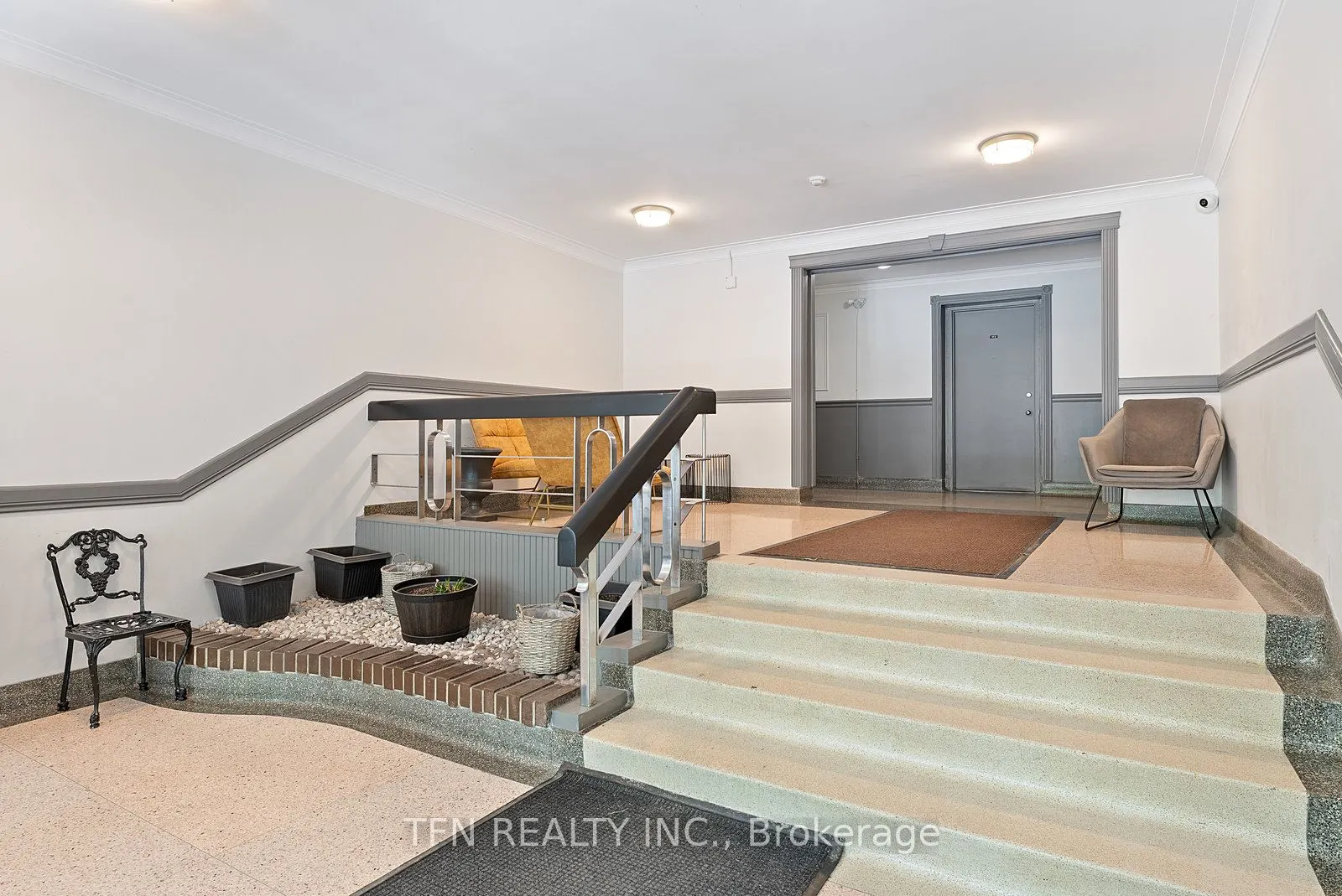 24 Shallmar Boulevard, #311