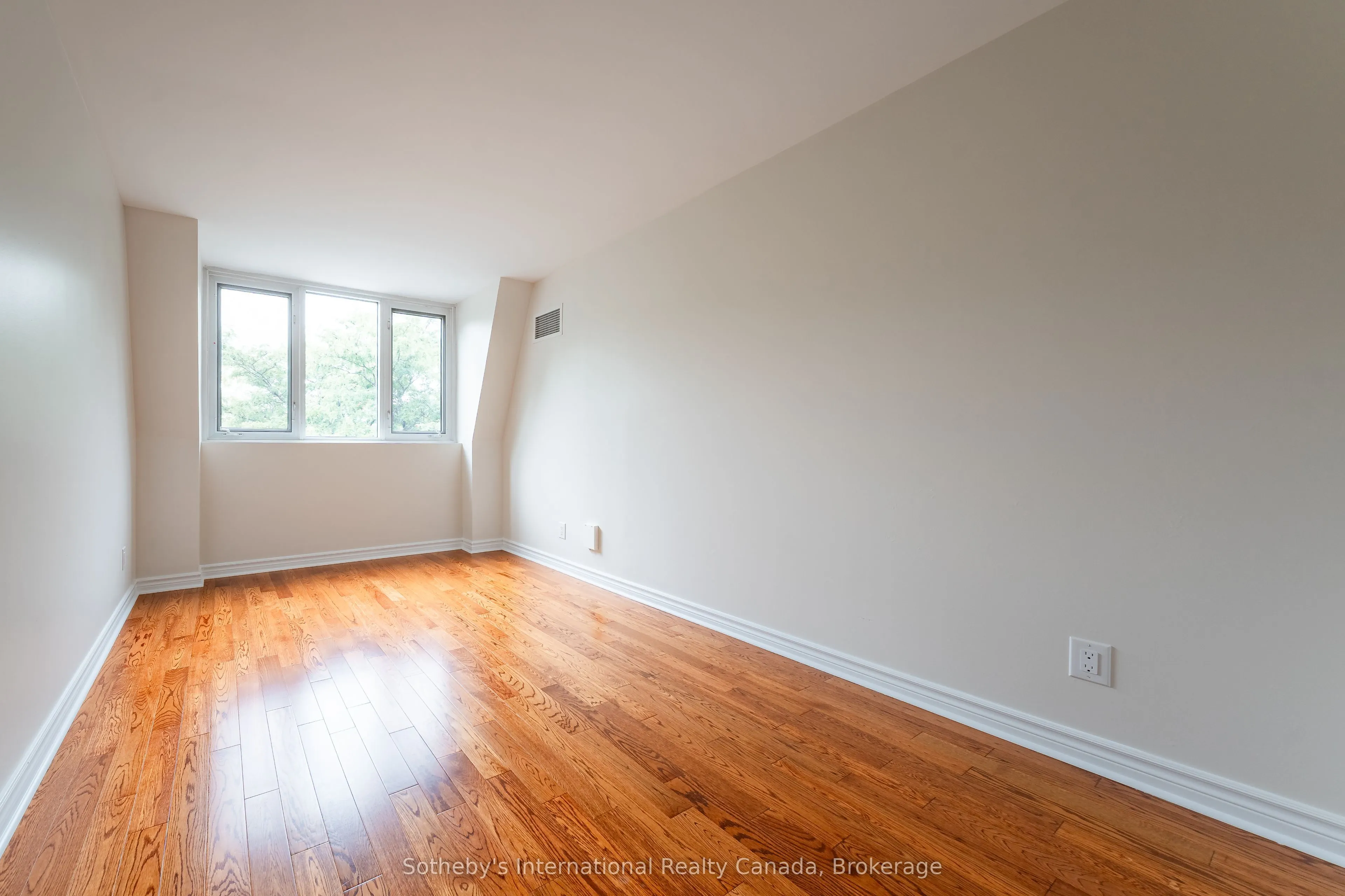 356 McRae Drive, #508