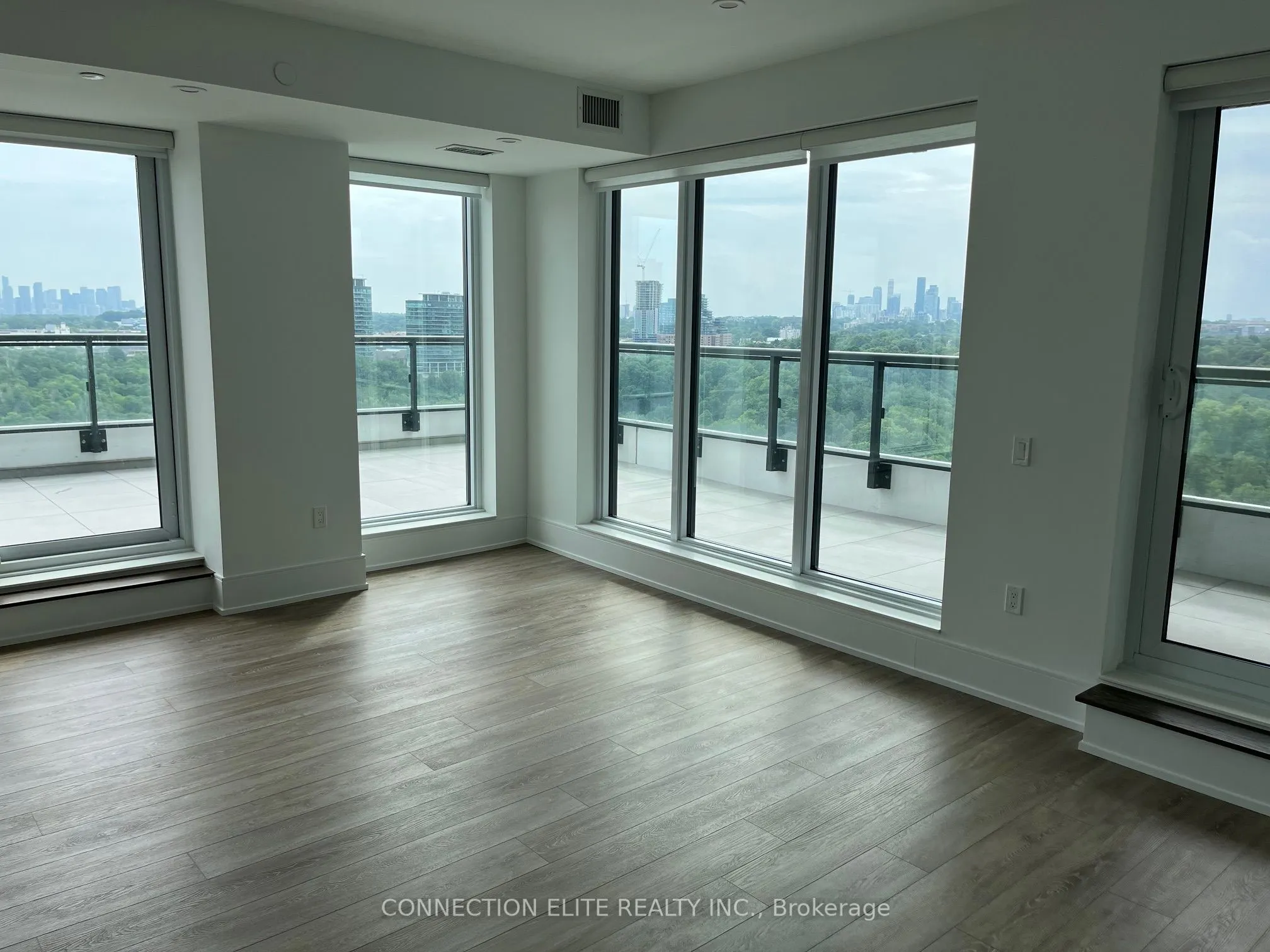 30 Inn On The Park Drive W, #1310