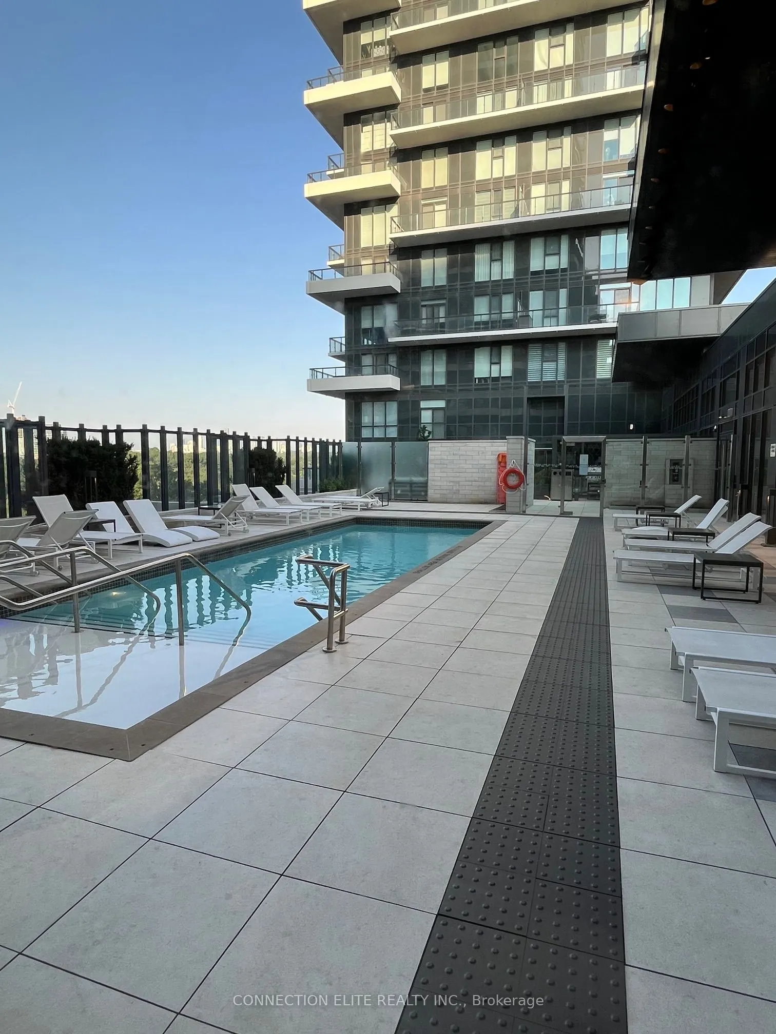 30 Inn On The Park Drive W, #1310