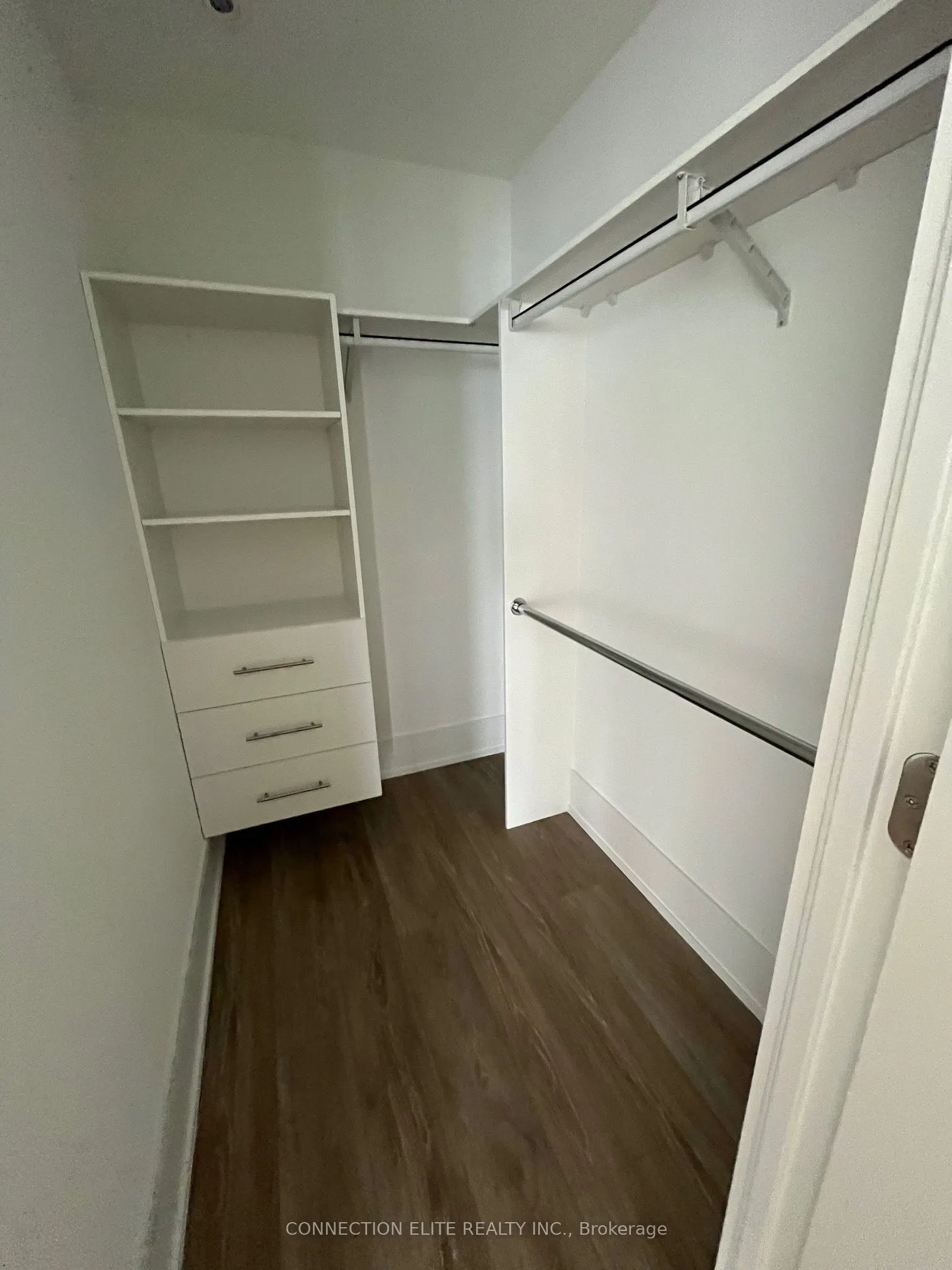 30 Inn On The Park Drive W, #1310