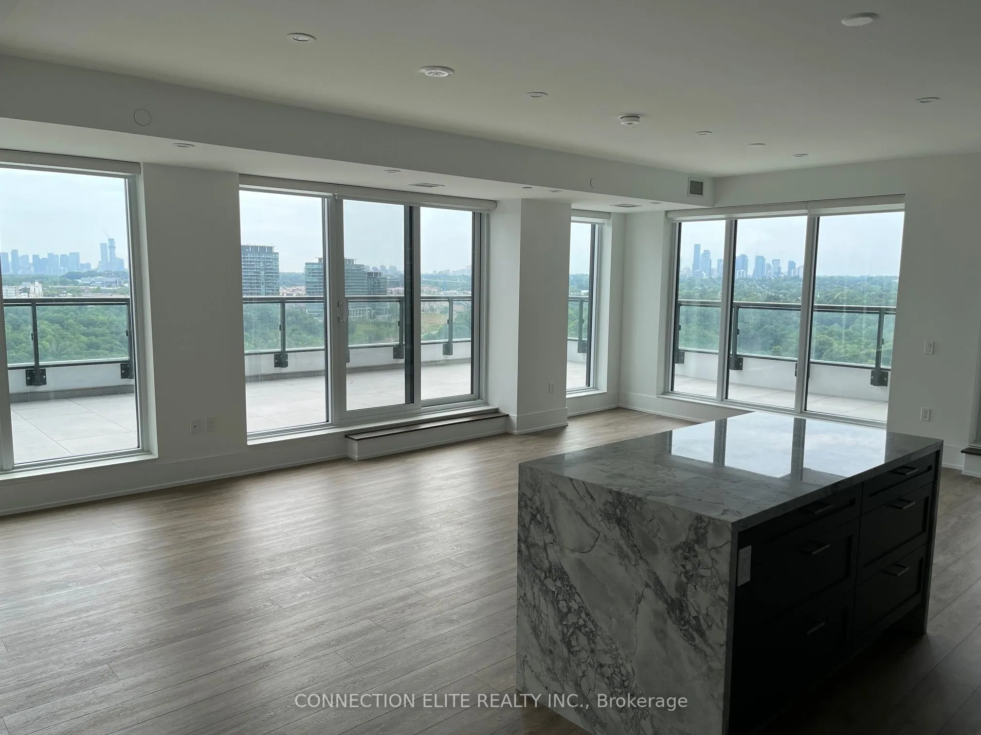 30 Inn On The Park Drive W, #1310
