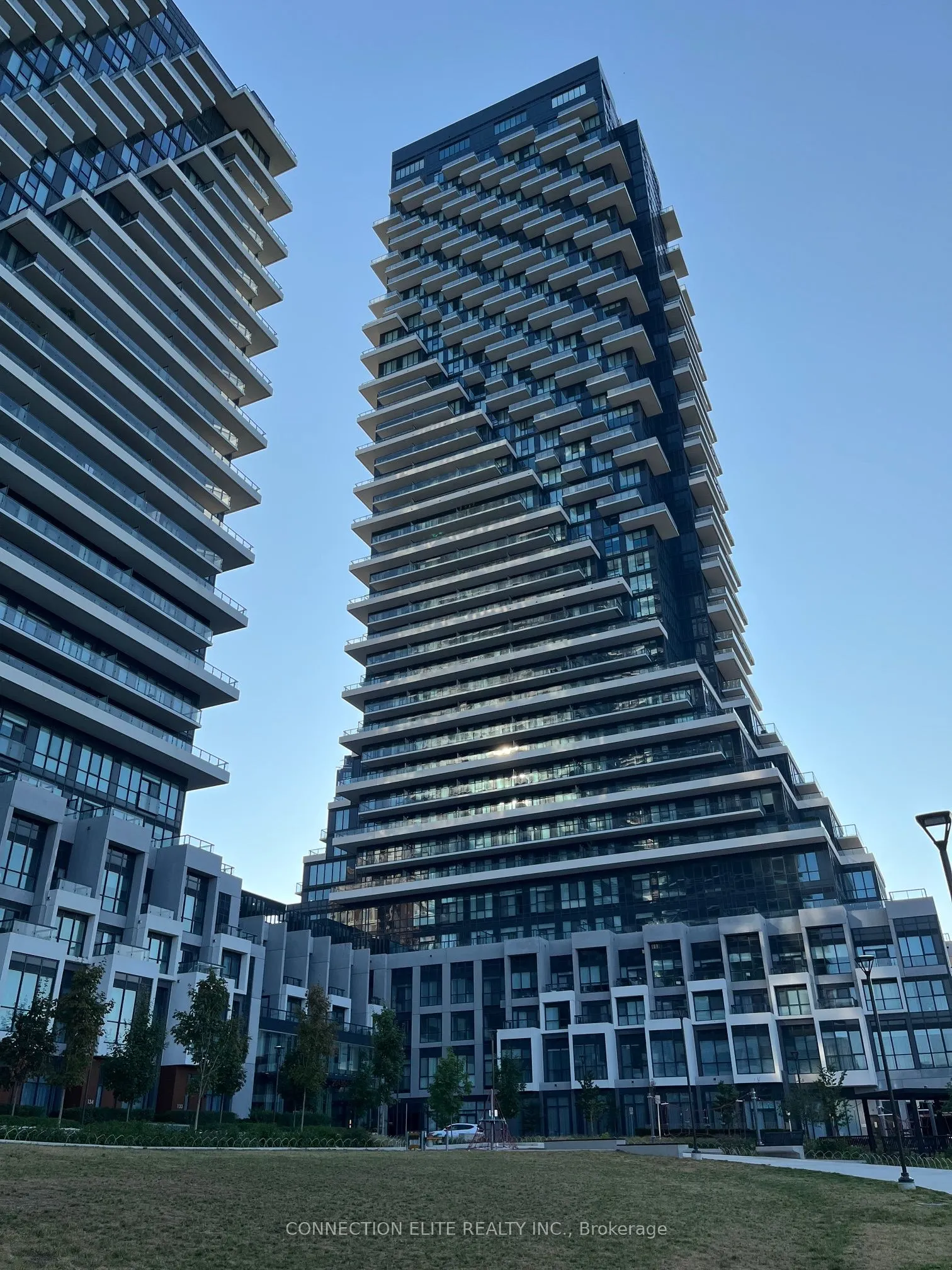 30 Inn On The Park Drive W, #1310