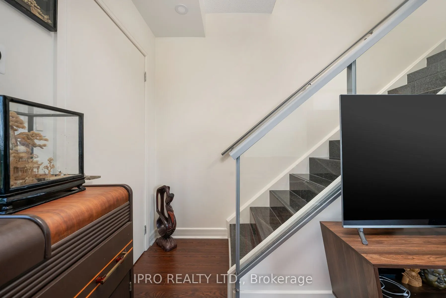 1 Avondale Avenue, #902