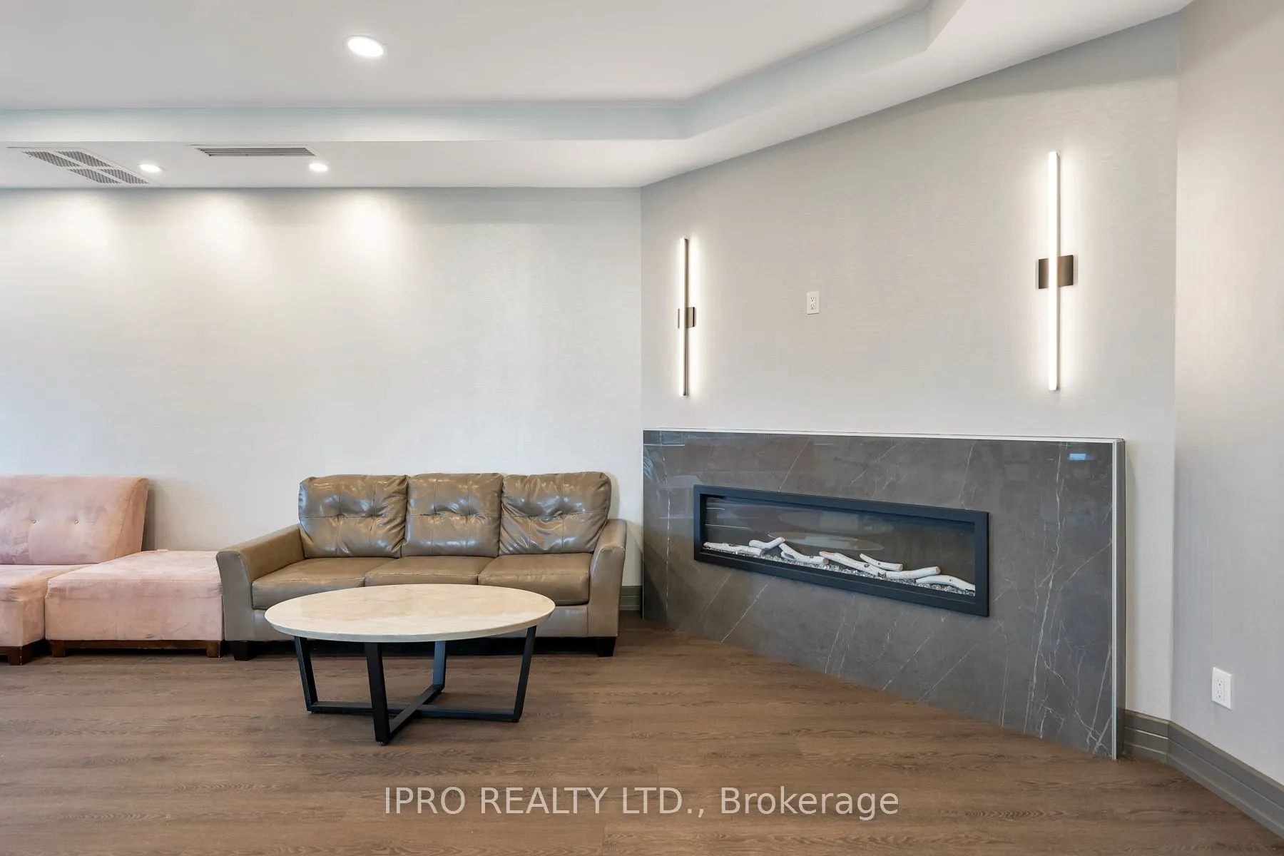 1 Avondale Avenue, #902