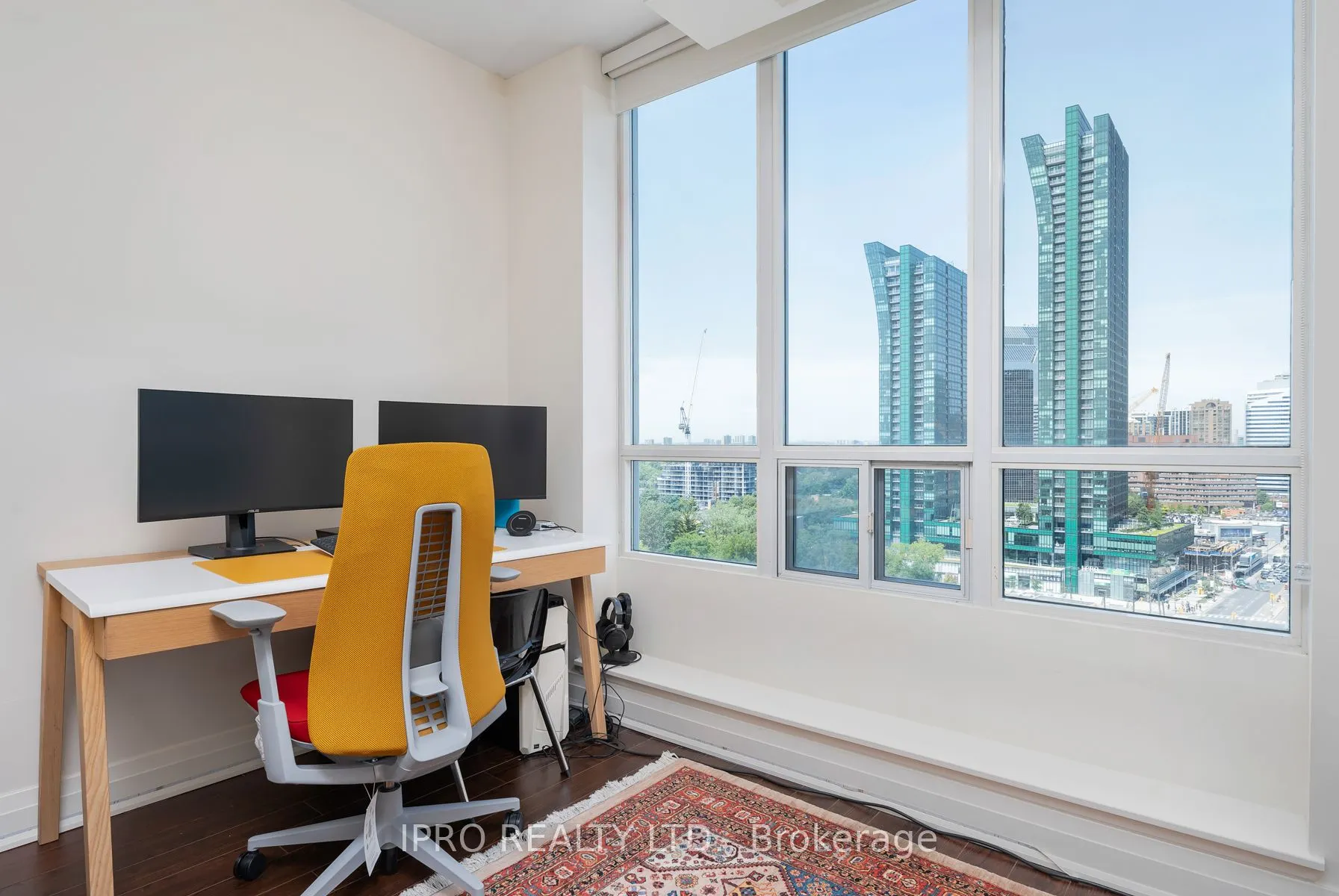 1 Avondale Avenue, #902