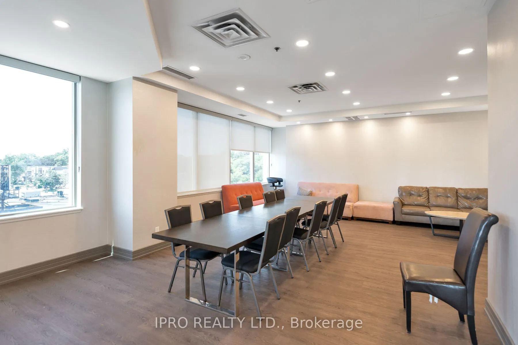 1 Avondale Avenue, #902