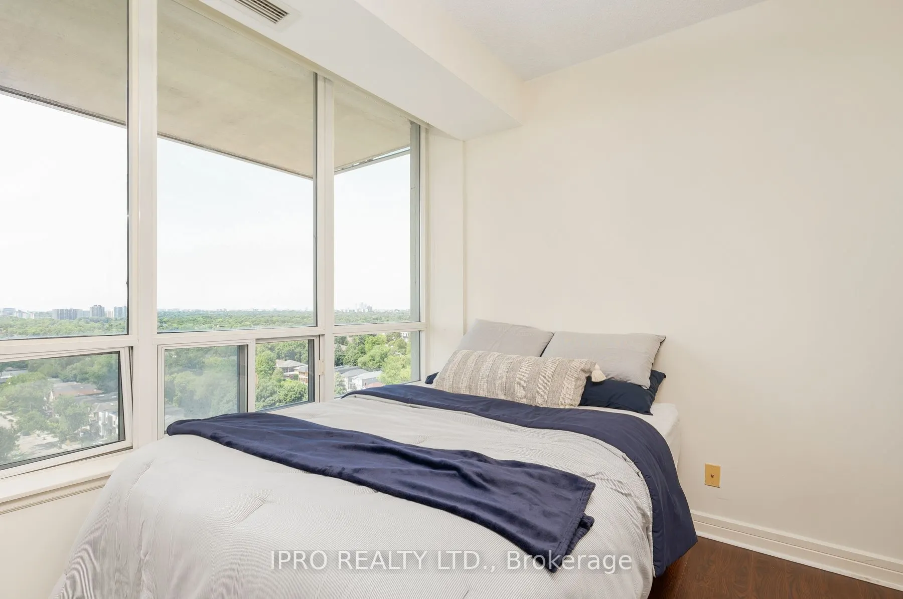 1 Avondale Avenue, #902