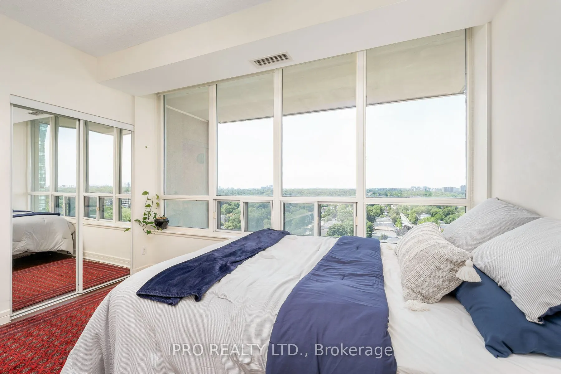 1 Avondale Avenue, #902