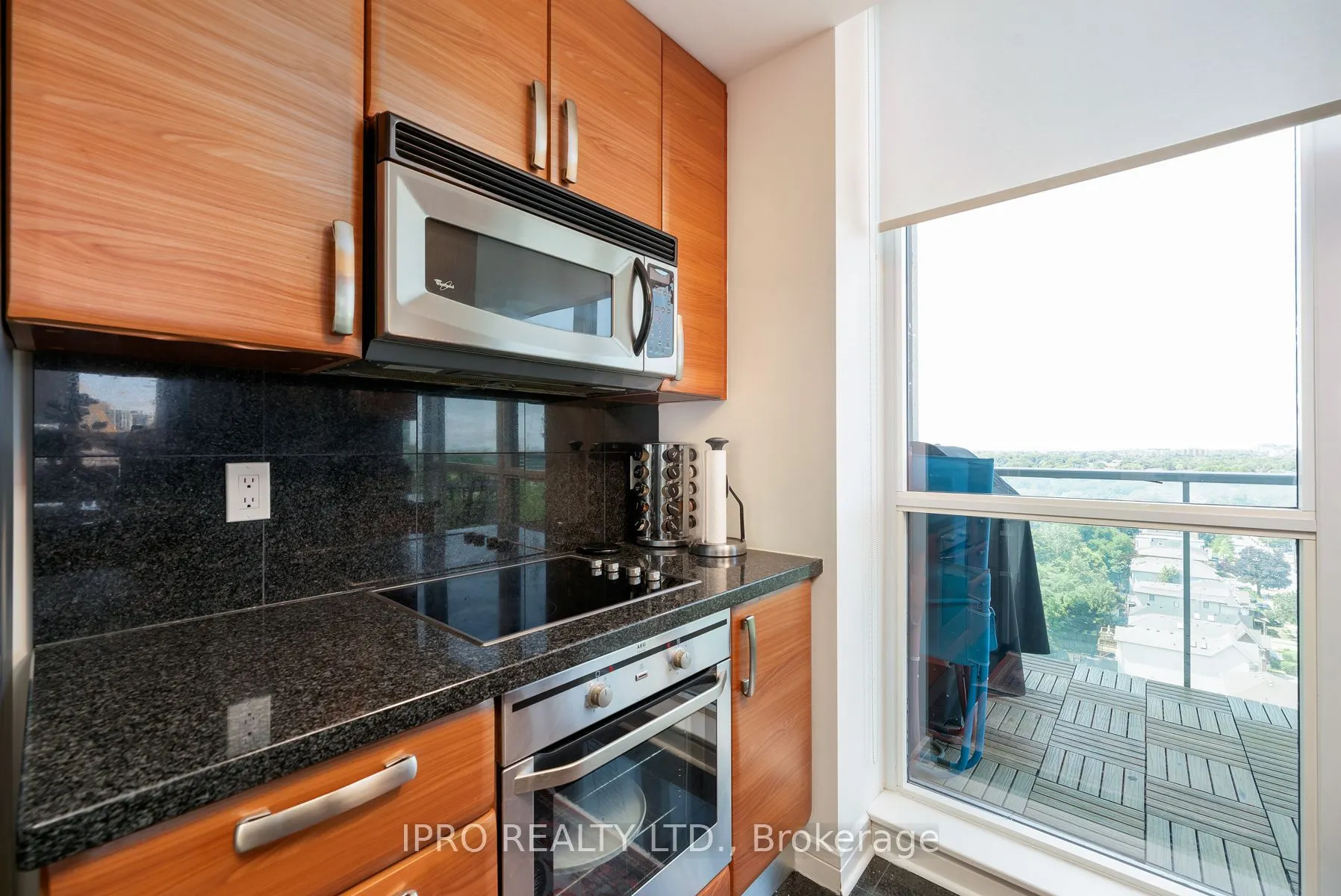 1 Avondale Avenue, #902