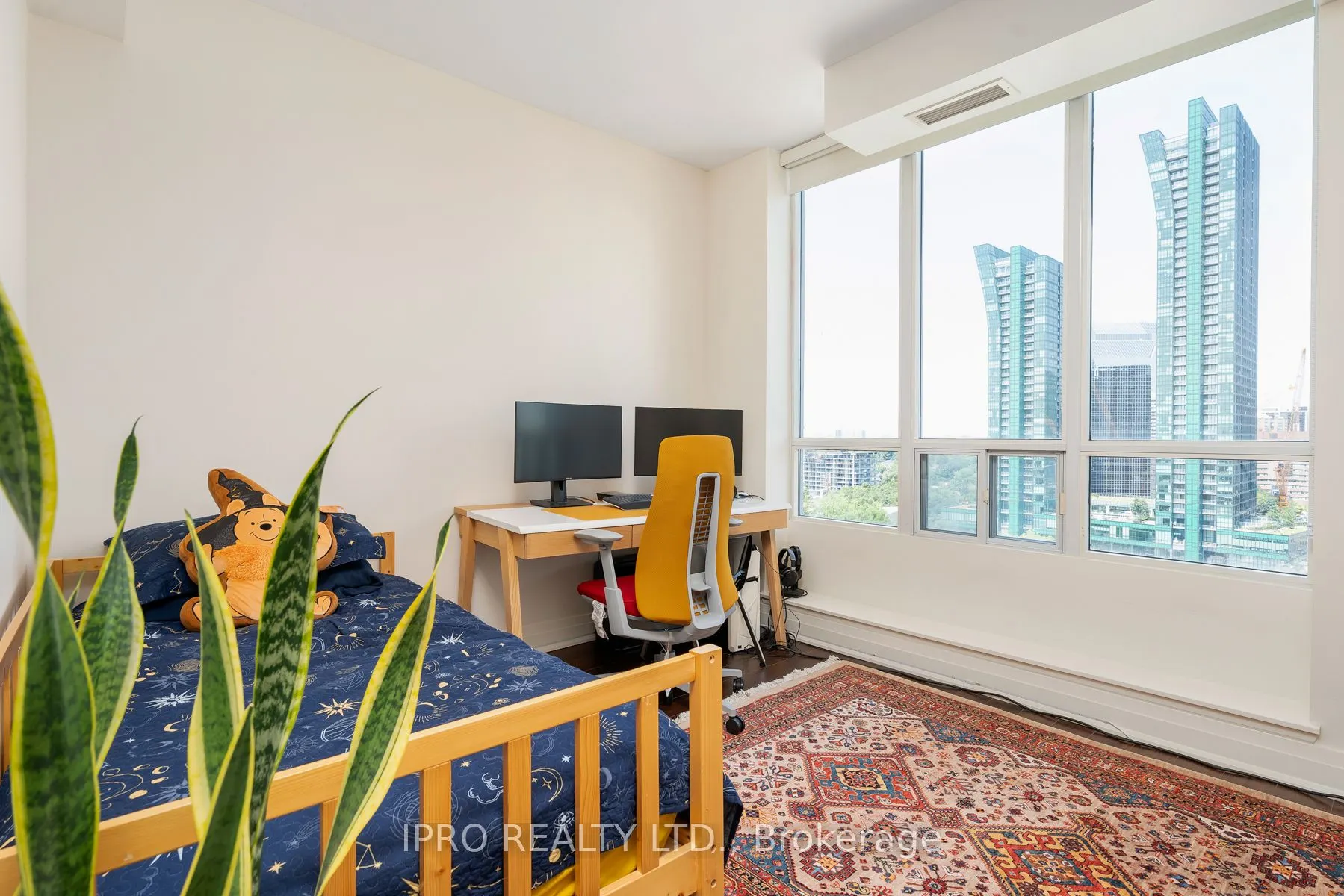 1 Avondale Avenue, #902