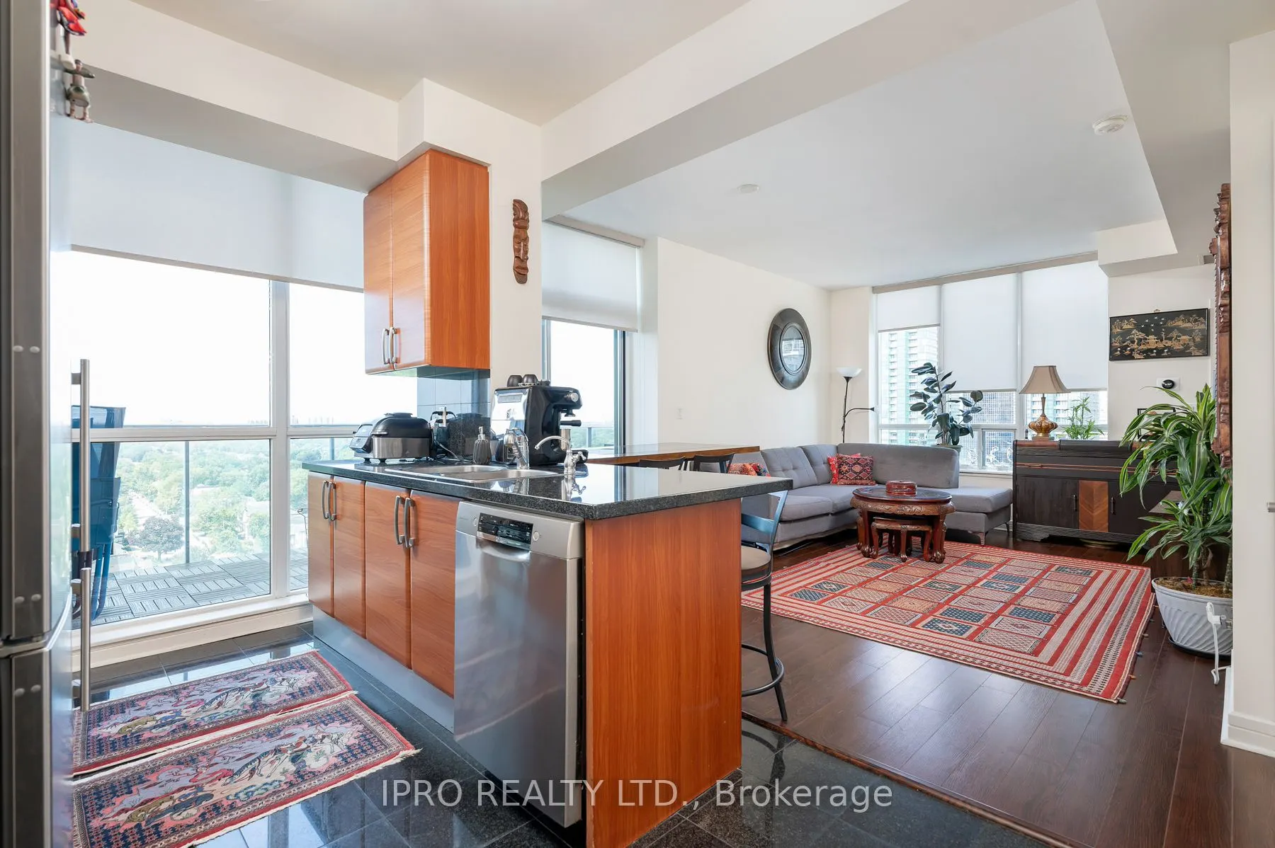 1 Avondale Avenue, #902