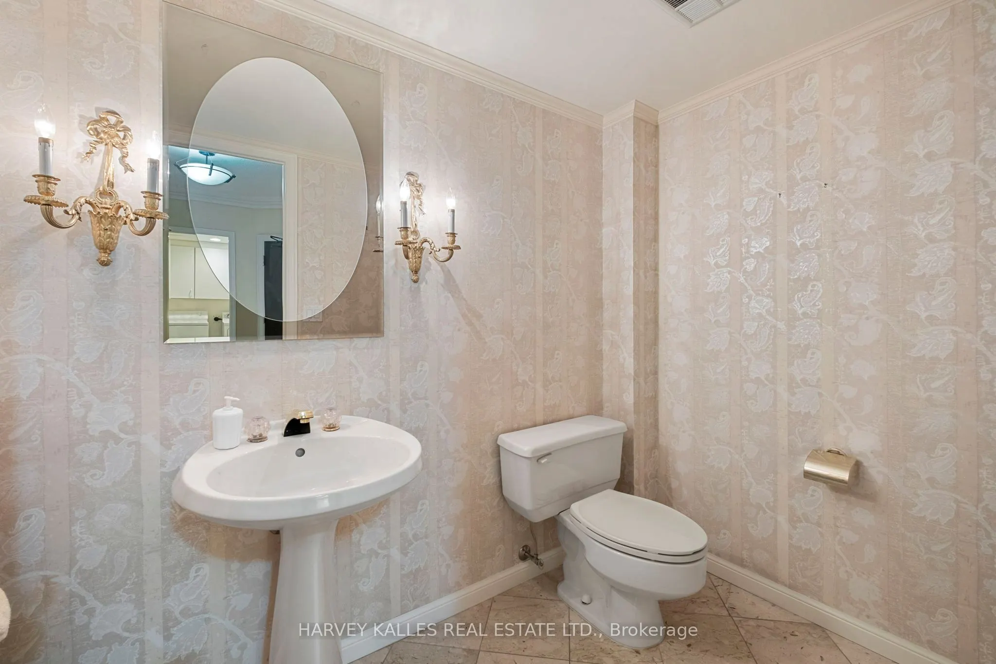 2900 Yonge Street, #702