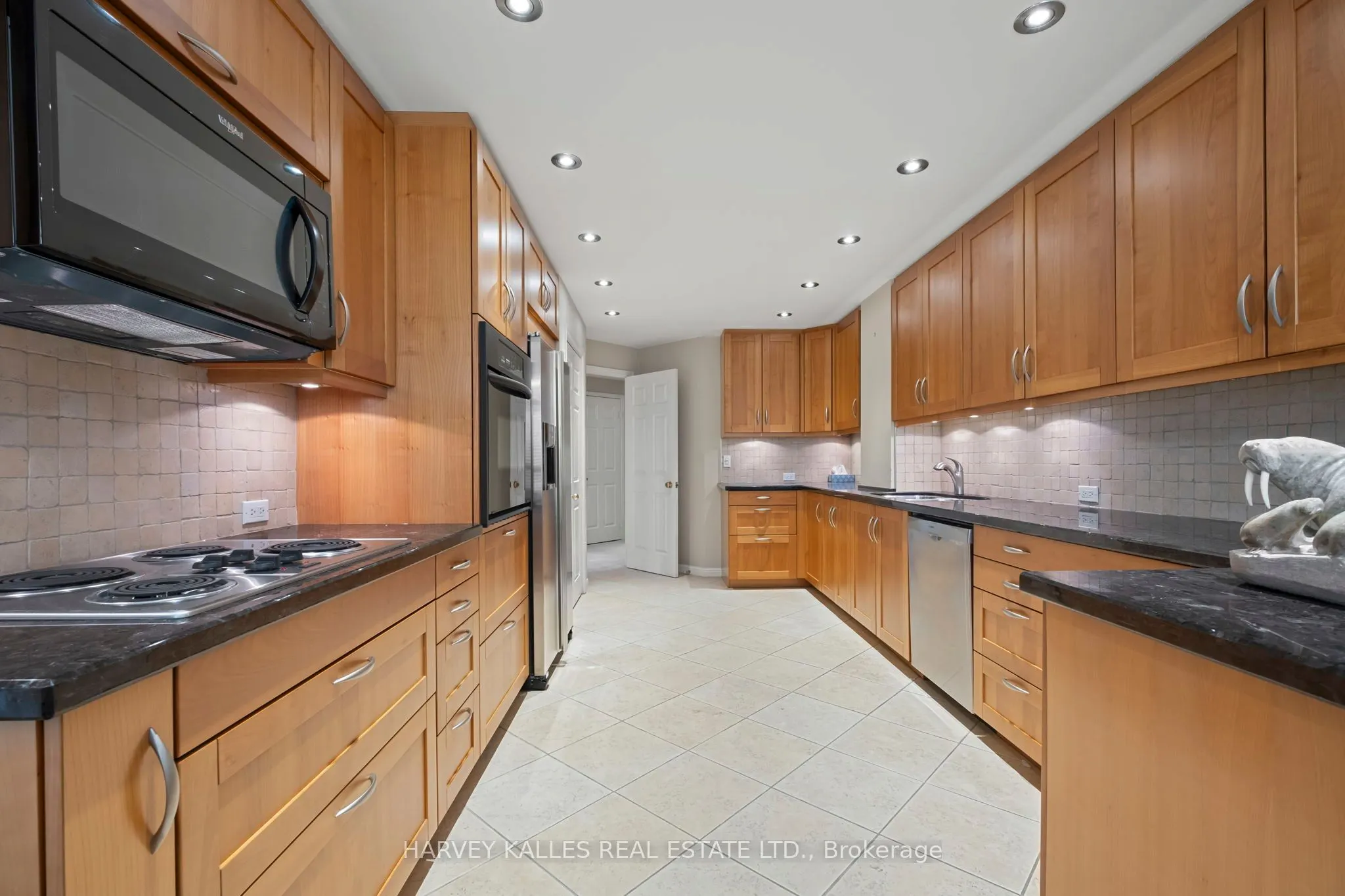 2900 Yonge Street, #702