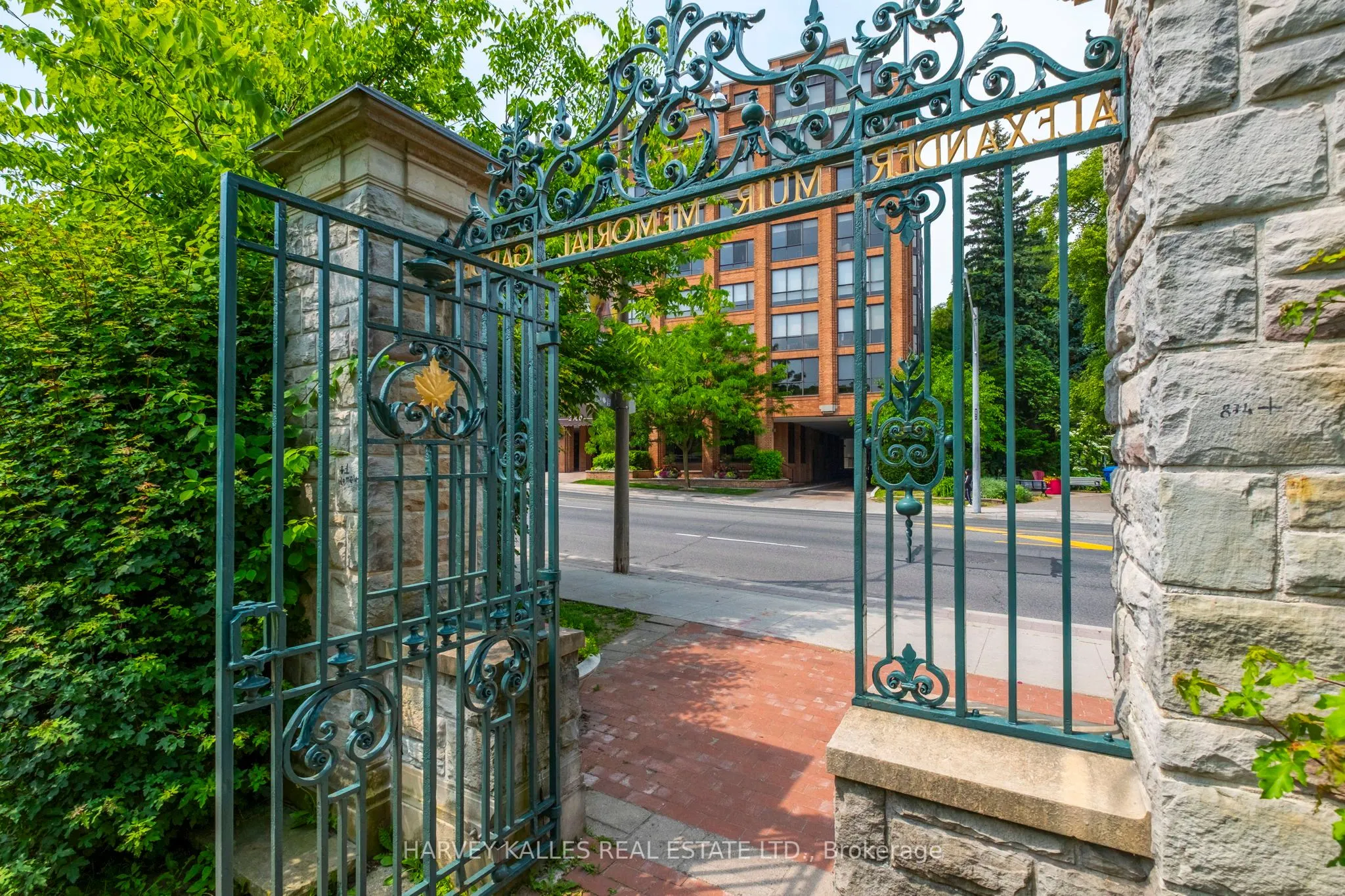 2900 Yonge Street, #702