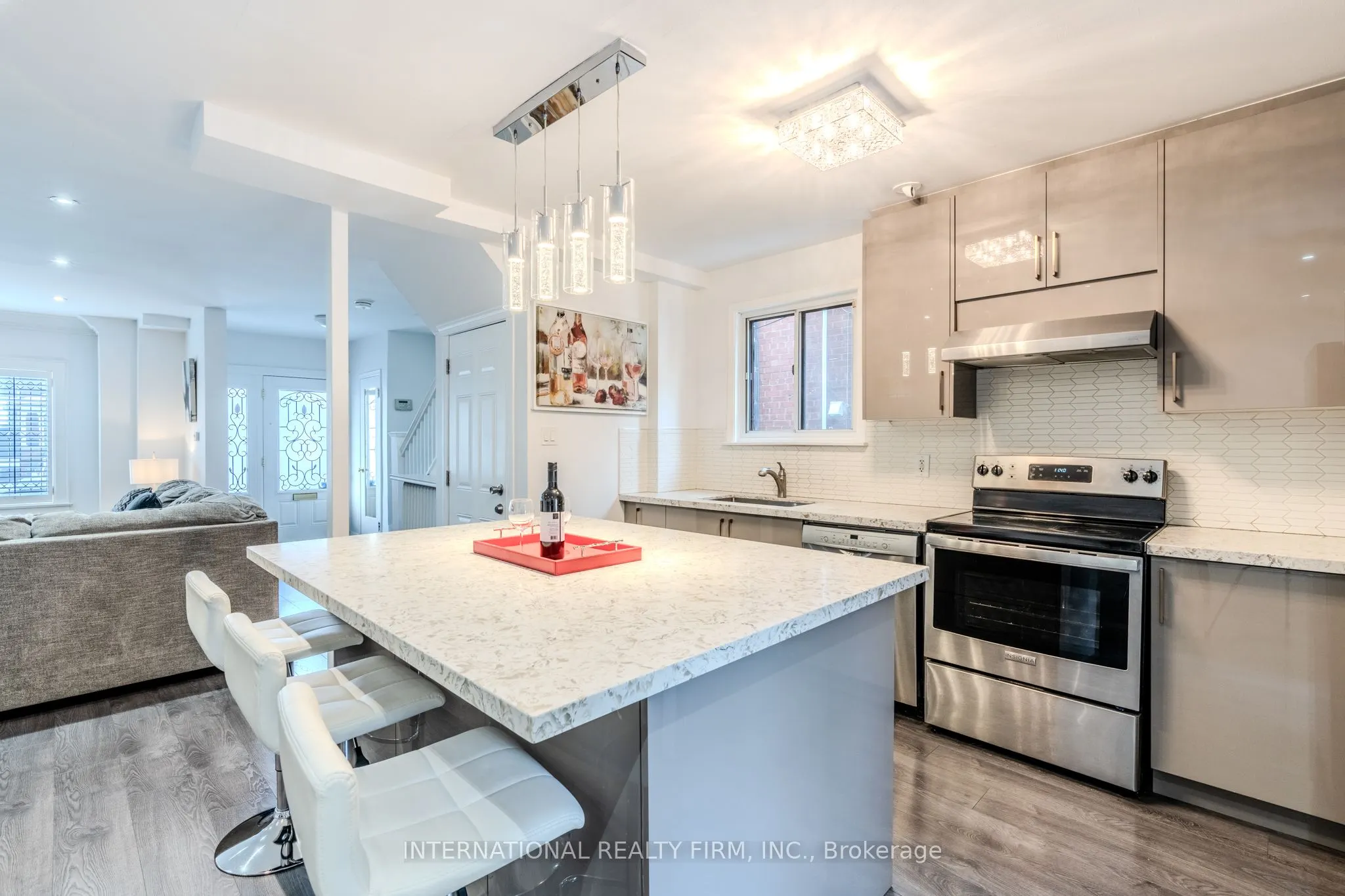 47 Maxwell Avenue, #MainSecondFloors