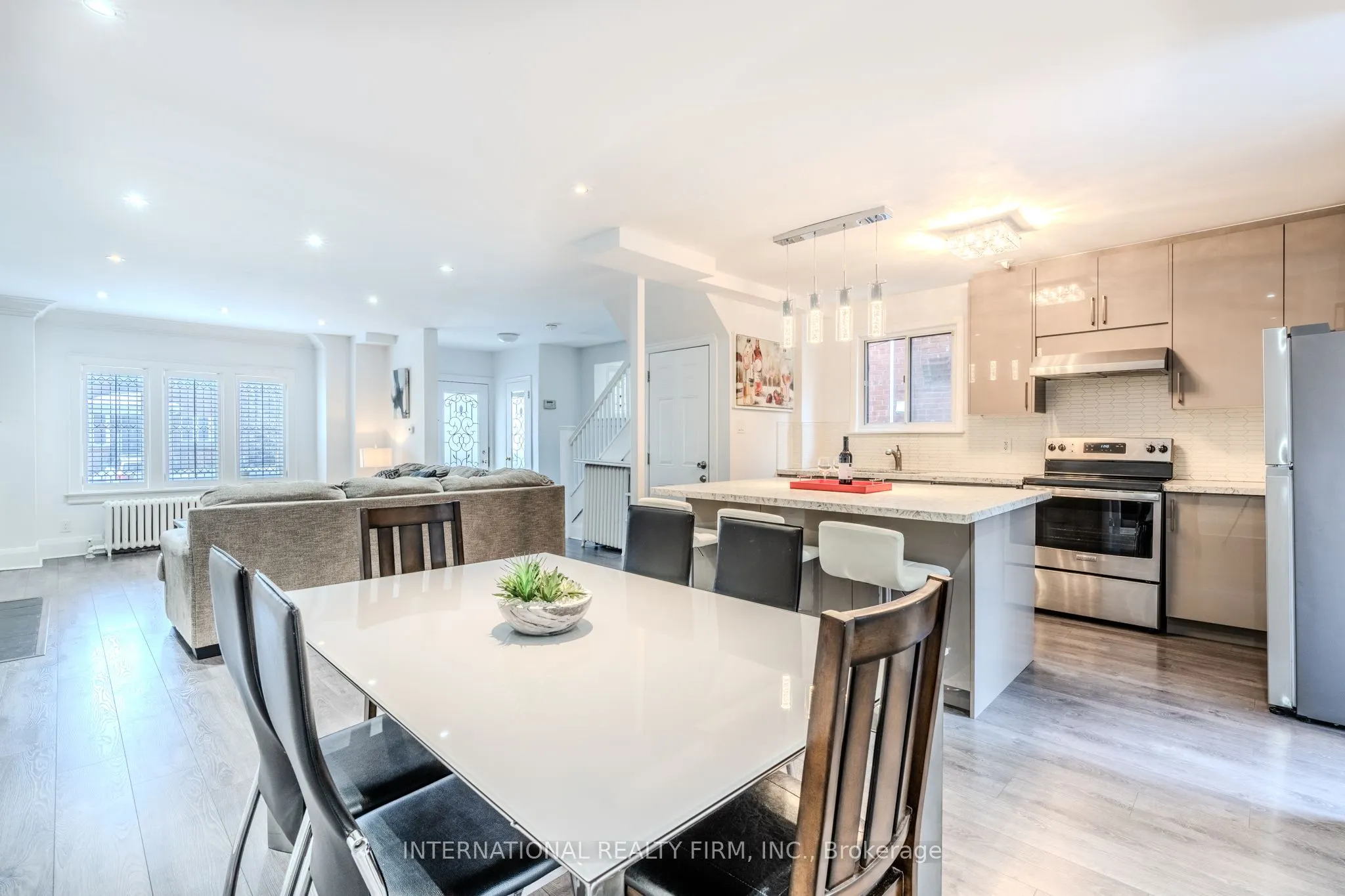 47 Maxwell Avenue, #MainSecondFloors
