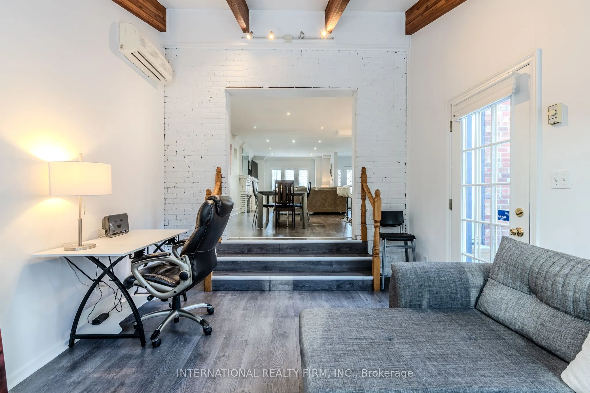 47 Maxwell Avenue, #MainSecondFloors